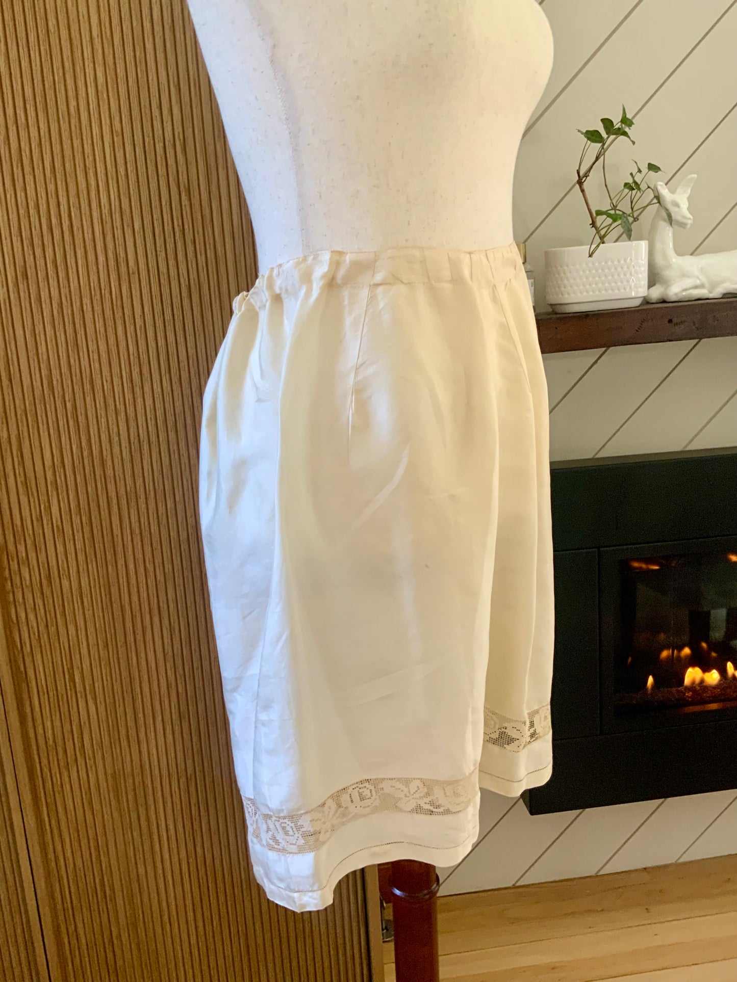 Edwardian Silk Pantalettes with Filet Lace • Antique Bloomers • Victorian Drawers • 1900s Boudoir Lingerie-ED52