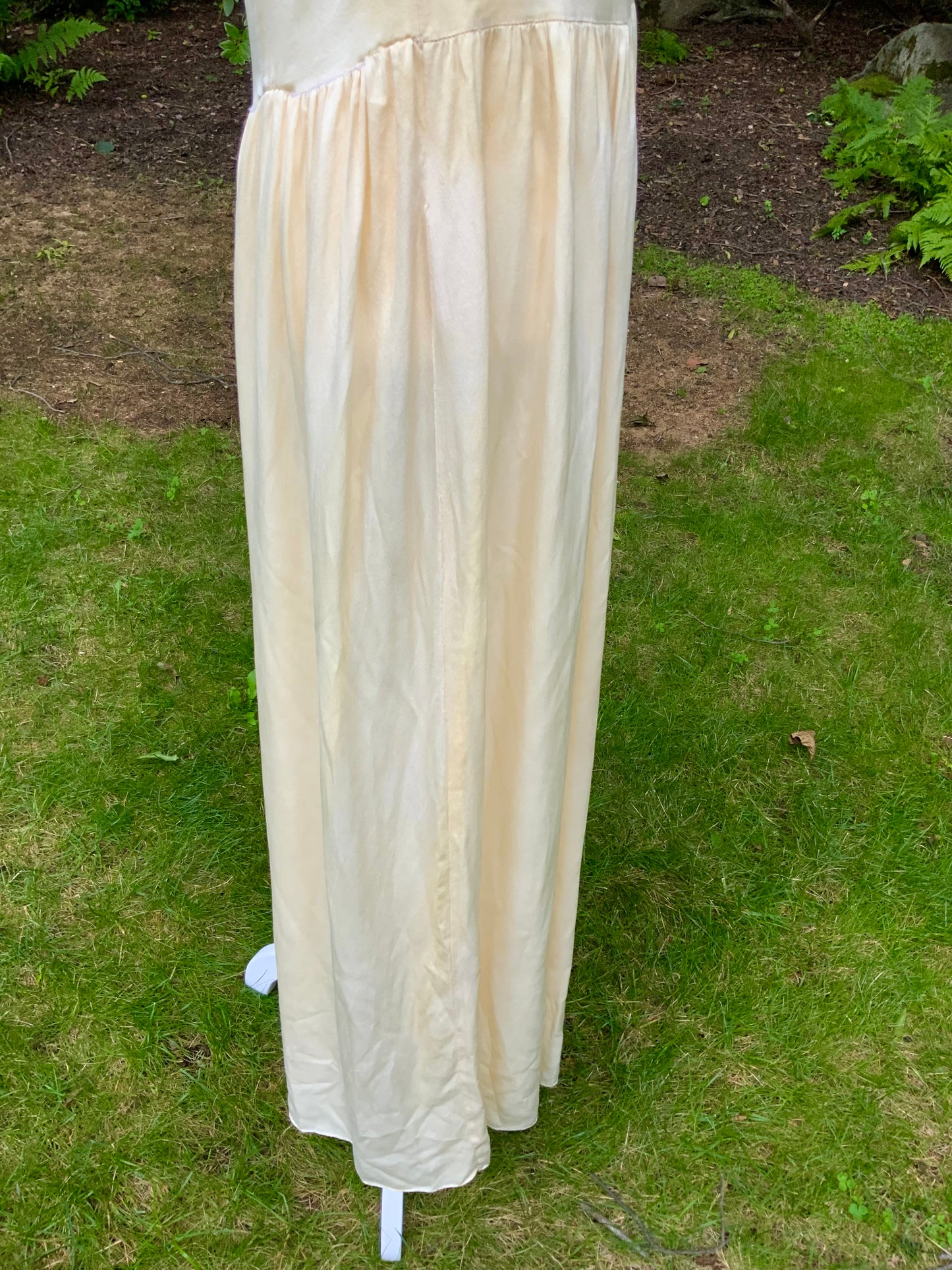 1930s Pure Silk and Lace Nightgown. Champagne Ivory Embroidered Gown. Romantic Bridal Slip Dress.30CG