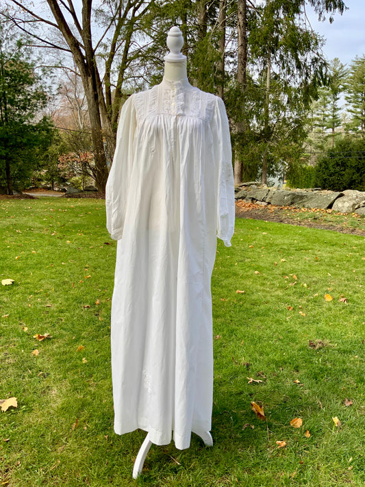 Victorian–Edwardian White Cotton Nightgown c.1895–1910 • Lace & Pintucks •ED39