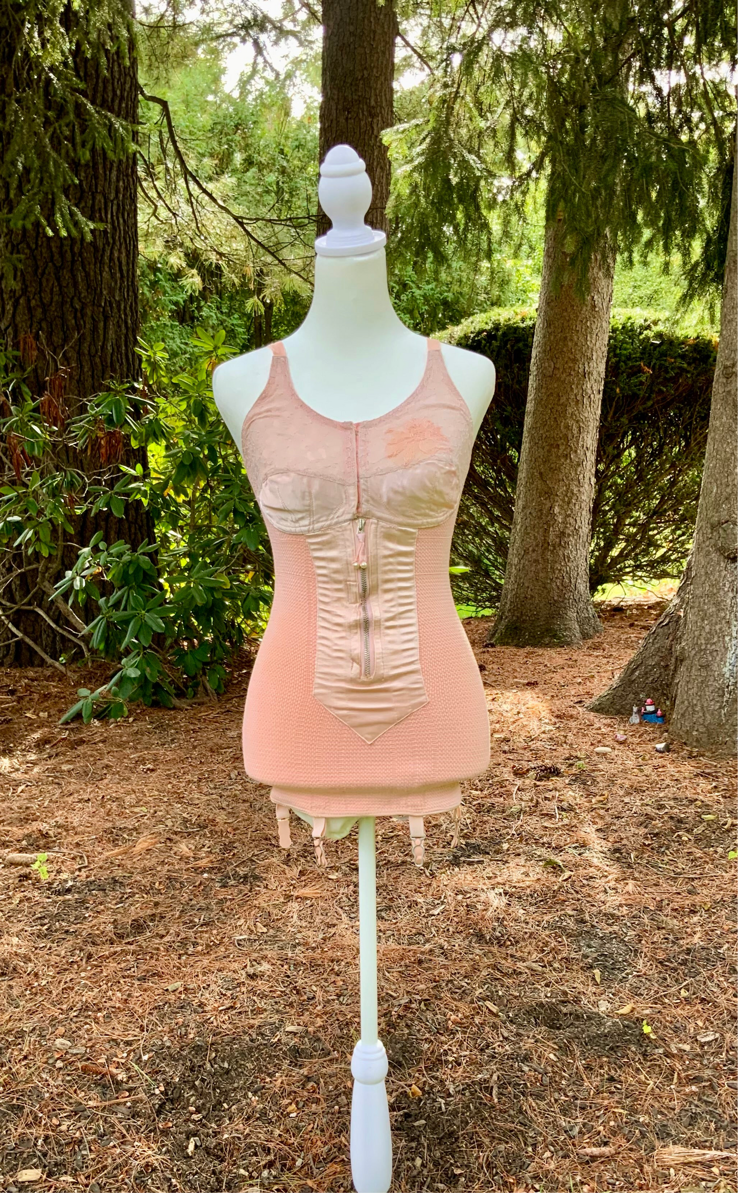 Vintage Corselet Girdle / Peach / Shaping Lingerie - Late 40s - 40AL corset