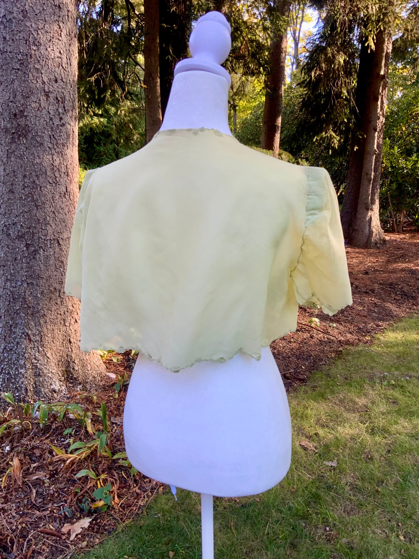 Silk Bed Jacket Embroidered - Vintage Bed Jacket - 20s. - 20AN