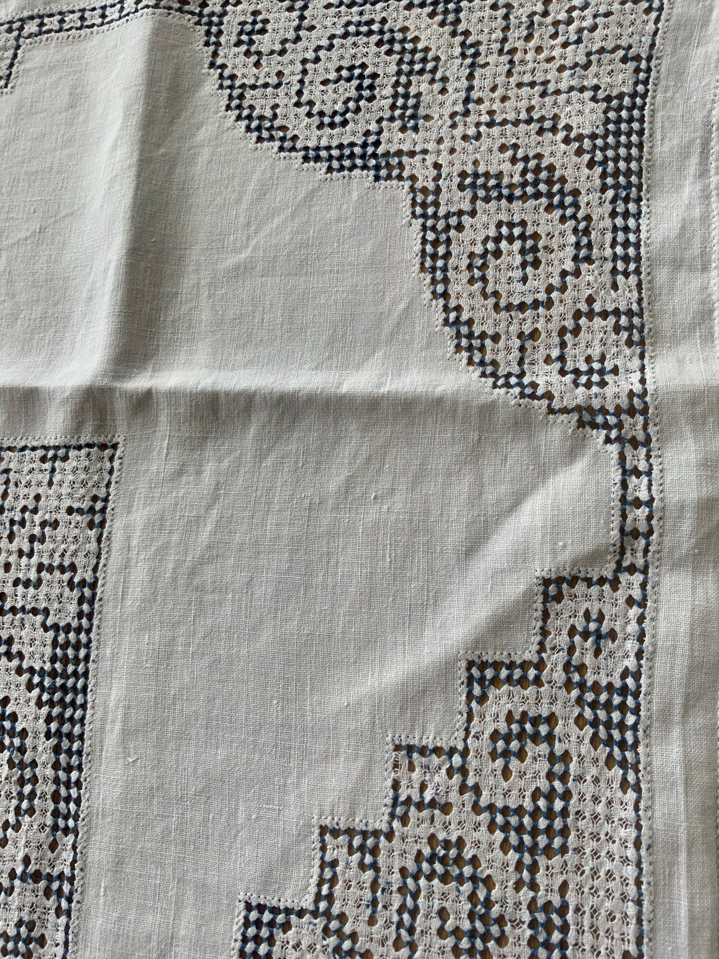 Edwardian Embroidered Tablecloth - 1900 - LuluBoopVintage