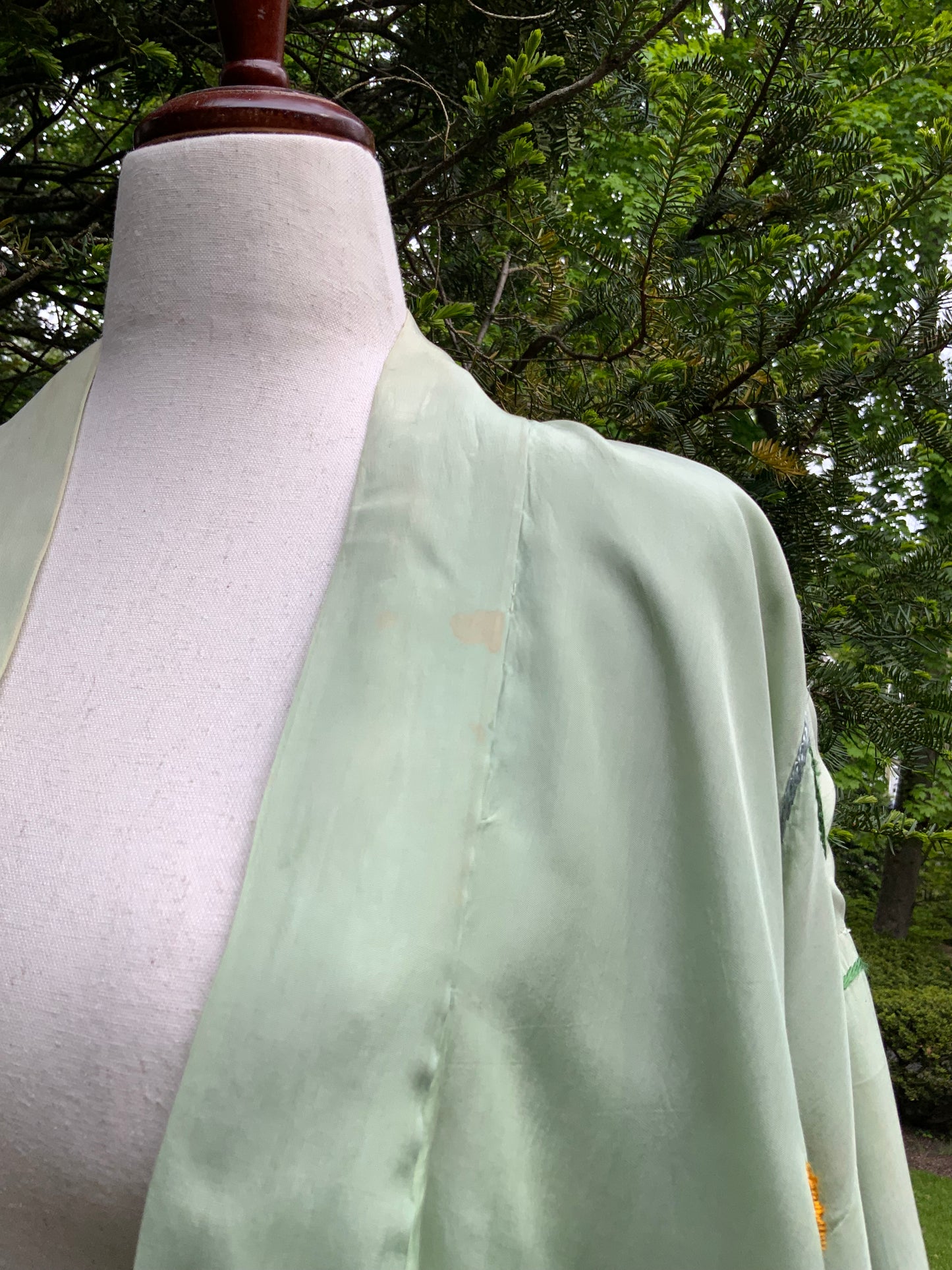 Vintage Japanese Silk Embroidered Kimono | Celadon Green Floral Robe
-40CD