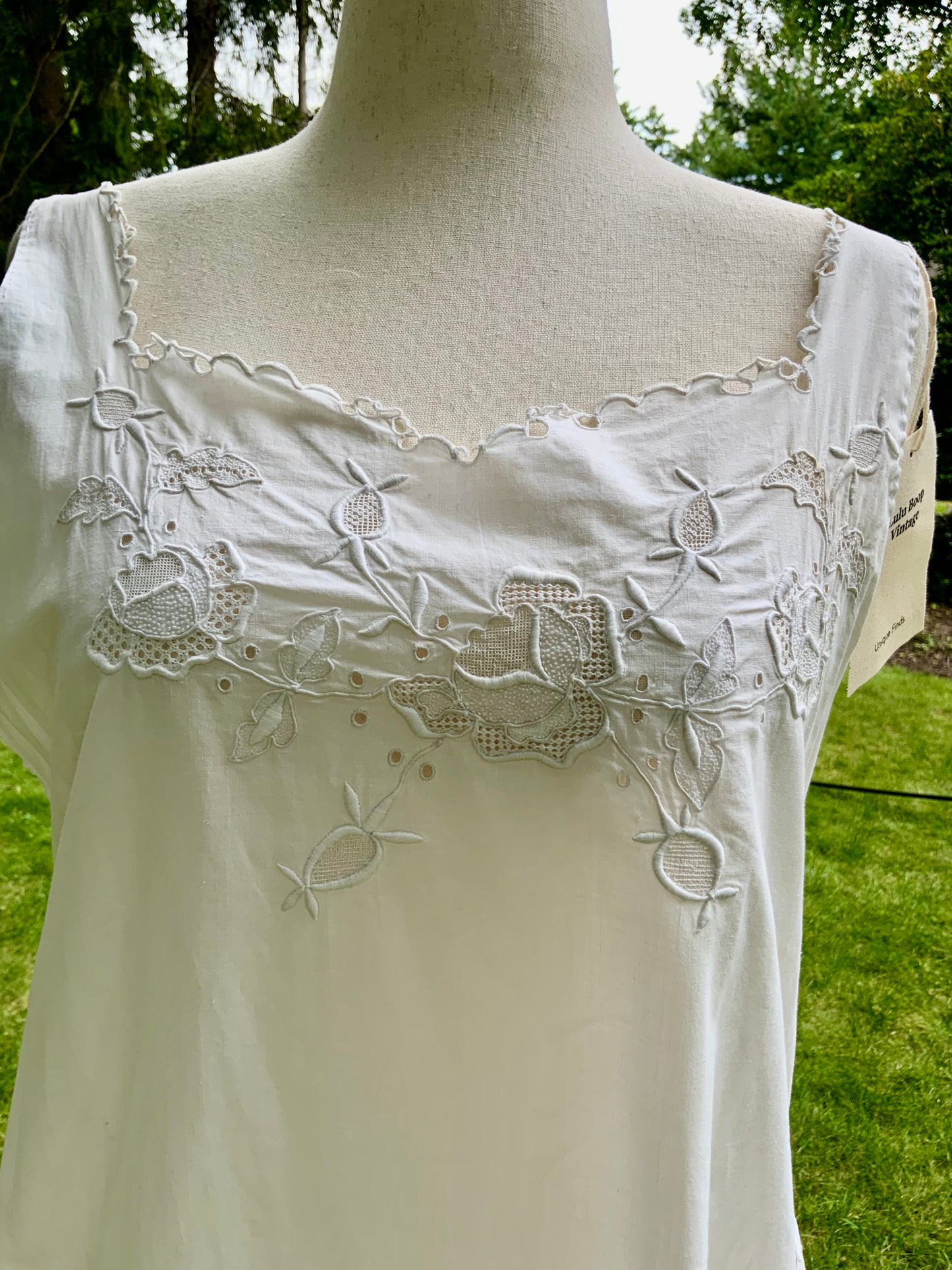 Late Edwardian White Cotton Nightgown. Antique Embroidered Cutwork Dress. Circa 1910s.ED100