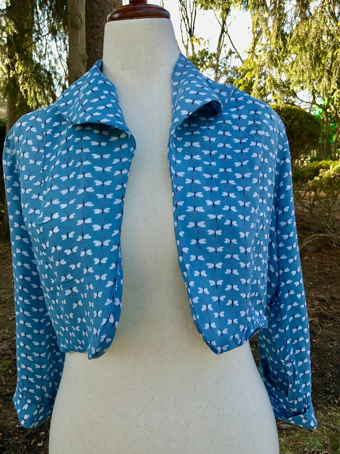 Vintage 1940s Dragonfly Print Rayon Cropped Jacket – Novelty Print Blue Lounge Bolero – Mid Century Resort Wear-40R