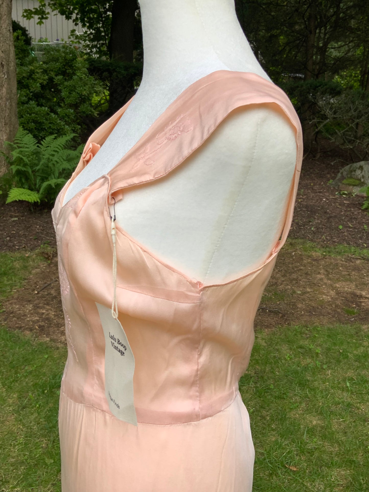 1930s Peach Silk Embroidered Gown with Train. Alternative Vintage Bridal Dress.30CF