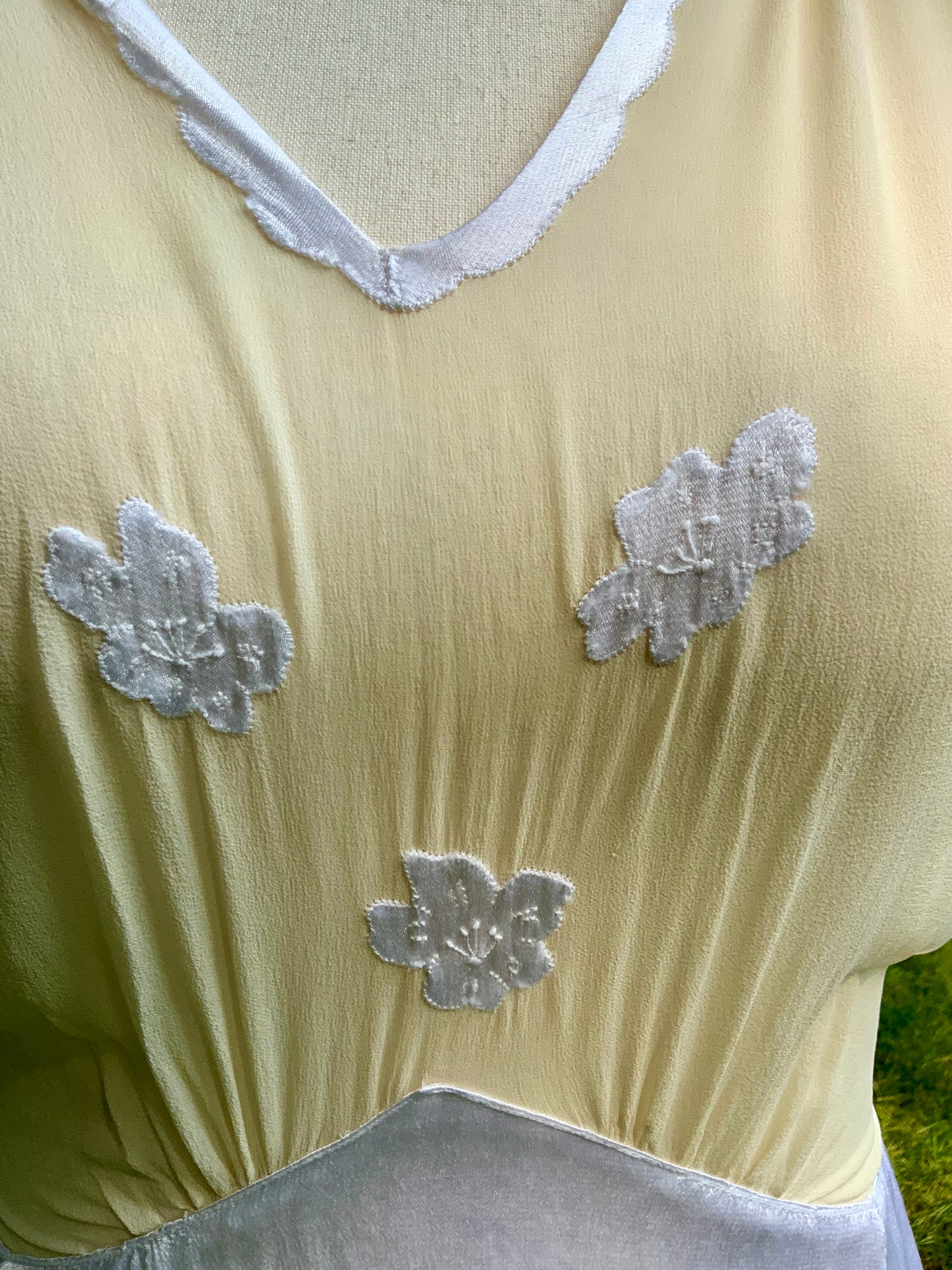 1930s Ivory Silk Chiffon and White Satin Boudoir Dress. Bridal Boudoir. 30cc