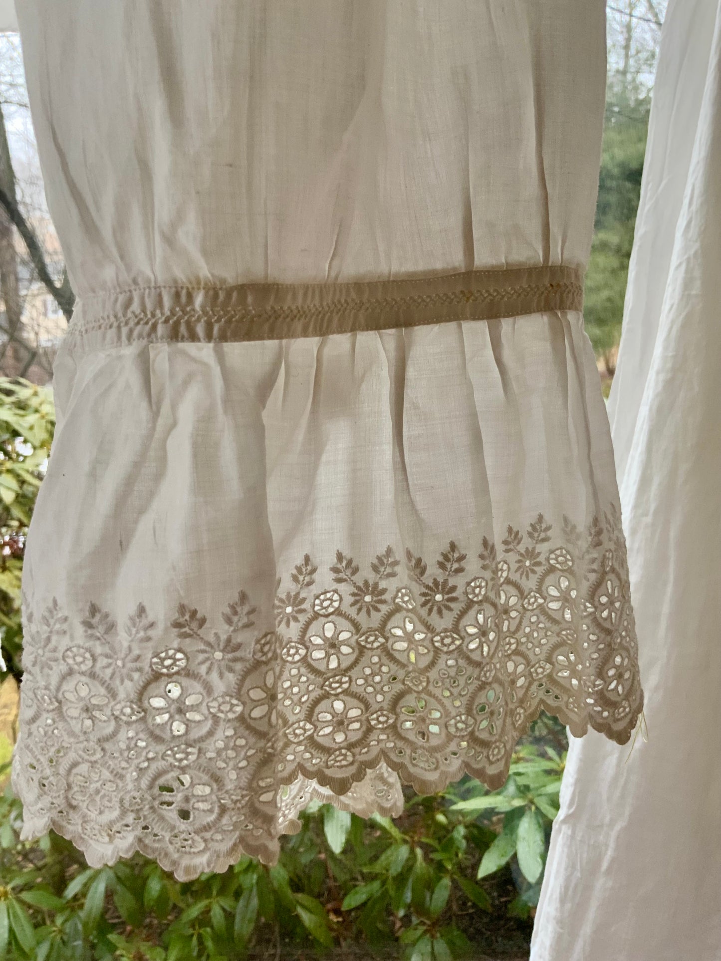 Edwardian White Cotton Bloomers with Broderie Anglaise Lace Hem – Antique Open Drawers Lingerie c.1905–1915-ED67