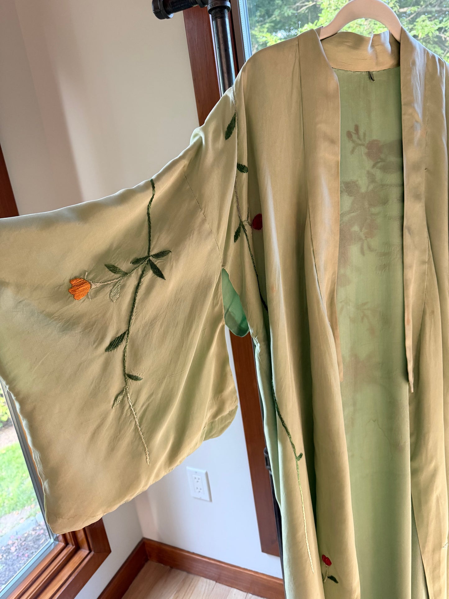 Vintage Japanese Silk Embroidered Kimono | Celadon Green Floral Robe
-40CD