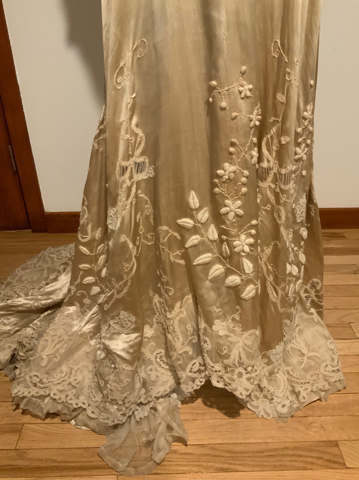 Victorian Silk Wedding Gown - 1890 - VI8