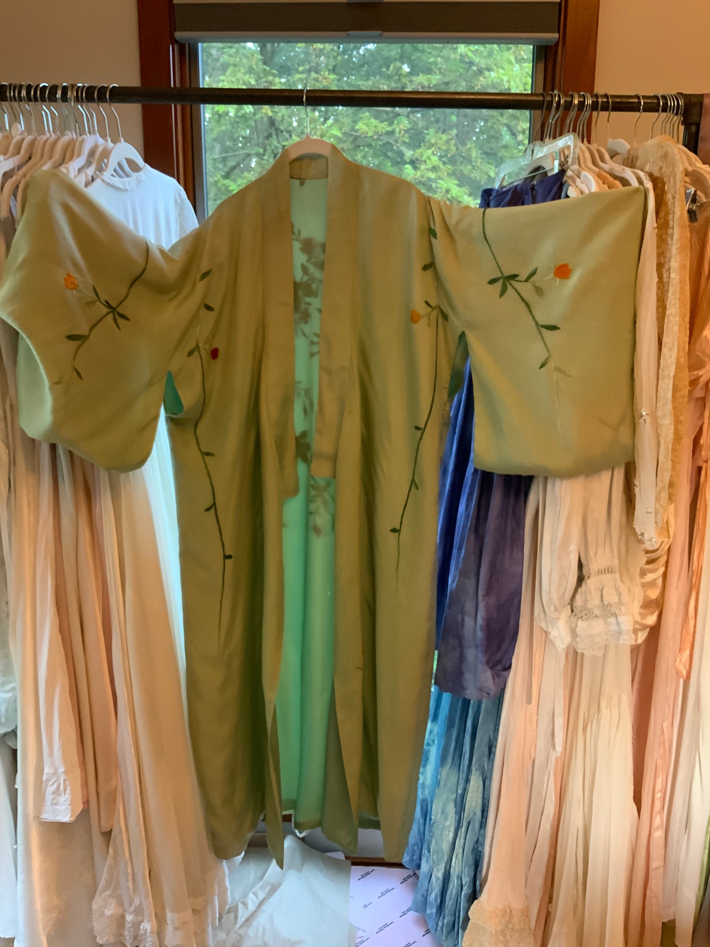 Vintage Japanese Silk Embroidered Kimono | Celadon Green Floral Robe
-40CD