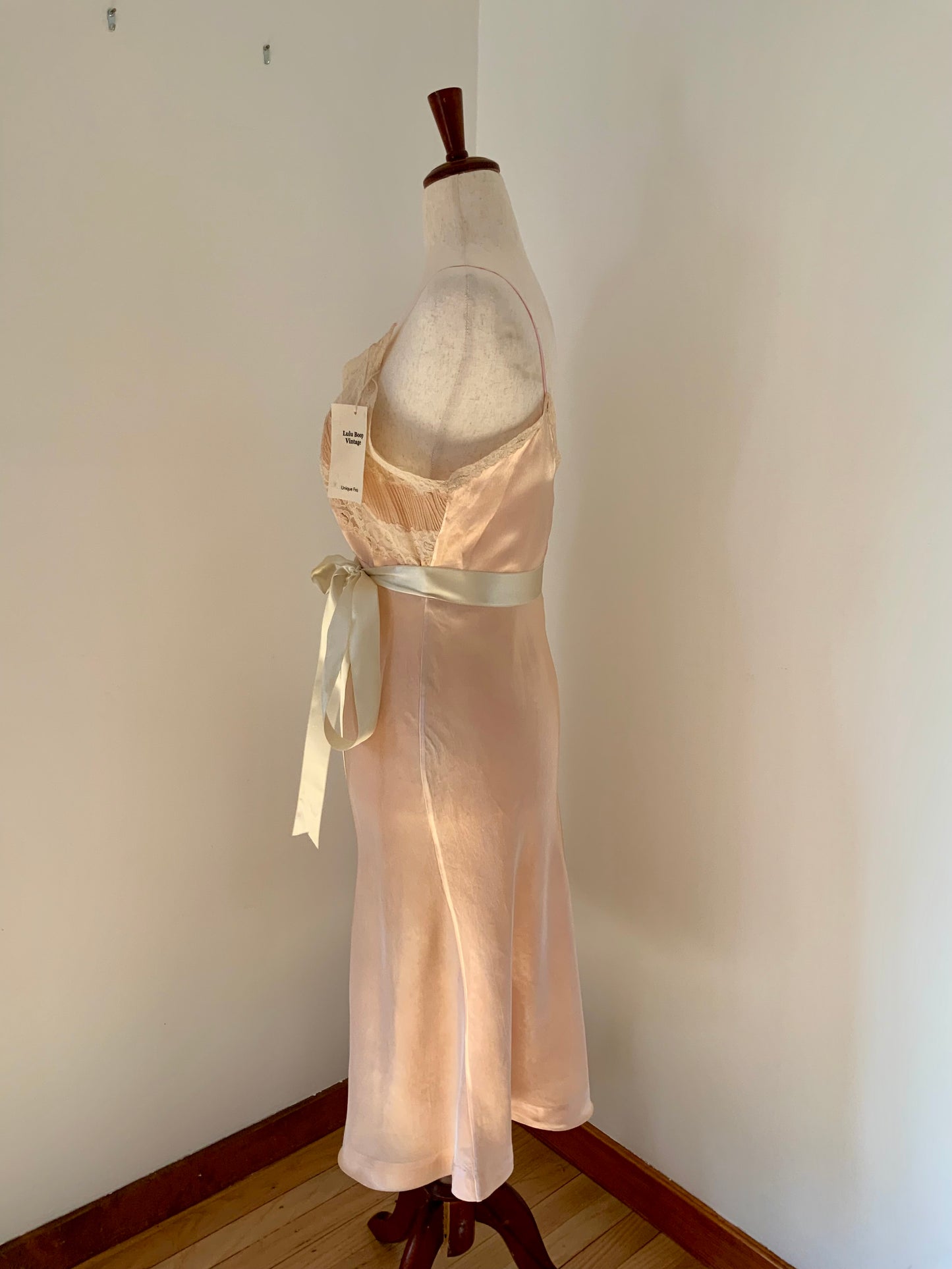 1940sVintage Hand-Dyed Satin Lace Slip Dress – Blush Peach with Satin Ribbon
- 40AA