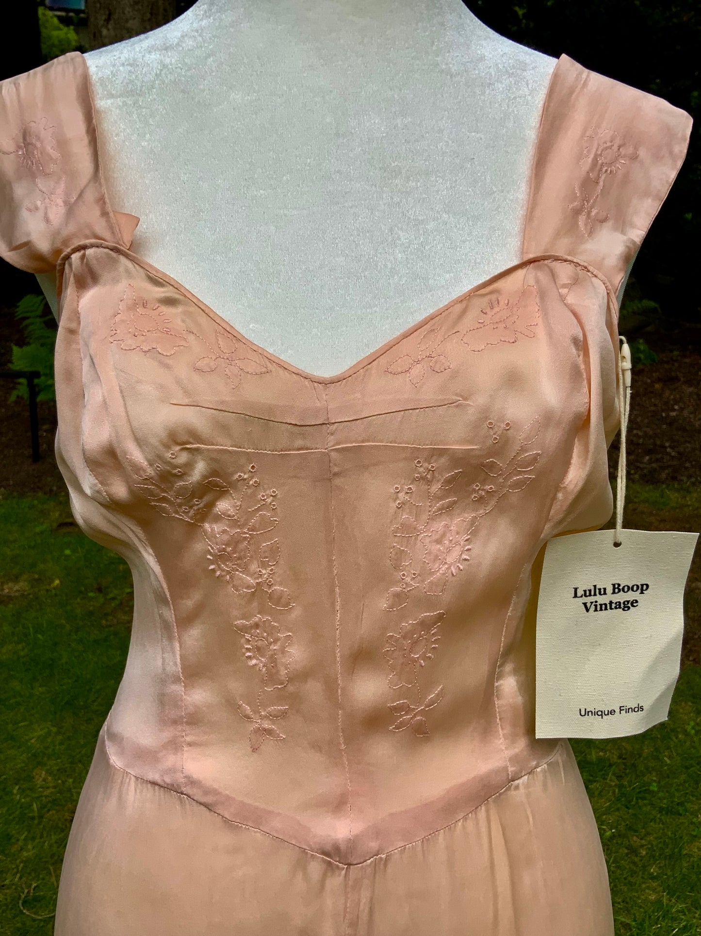 1930s Peach Silk Embroidered Gown with Train. Alternative Vintage Bridal Dress.30CF