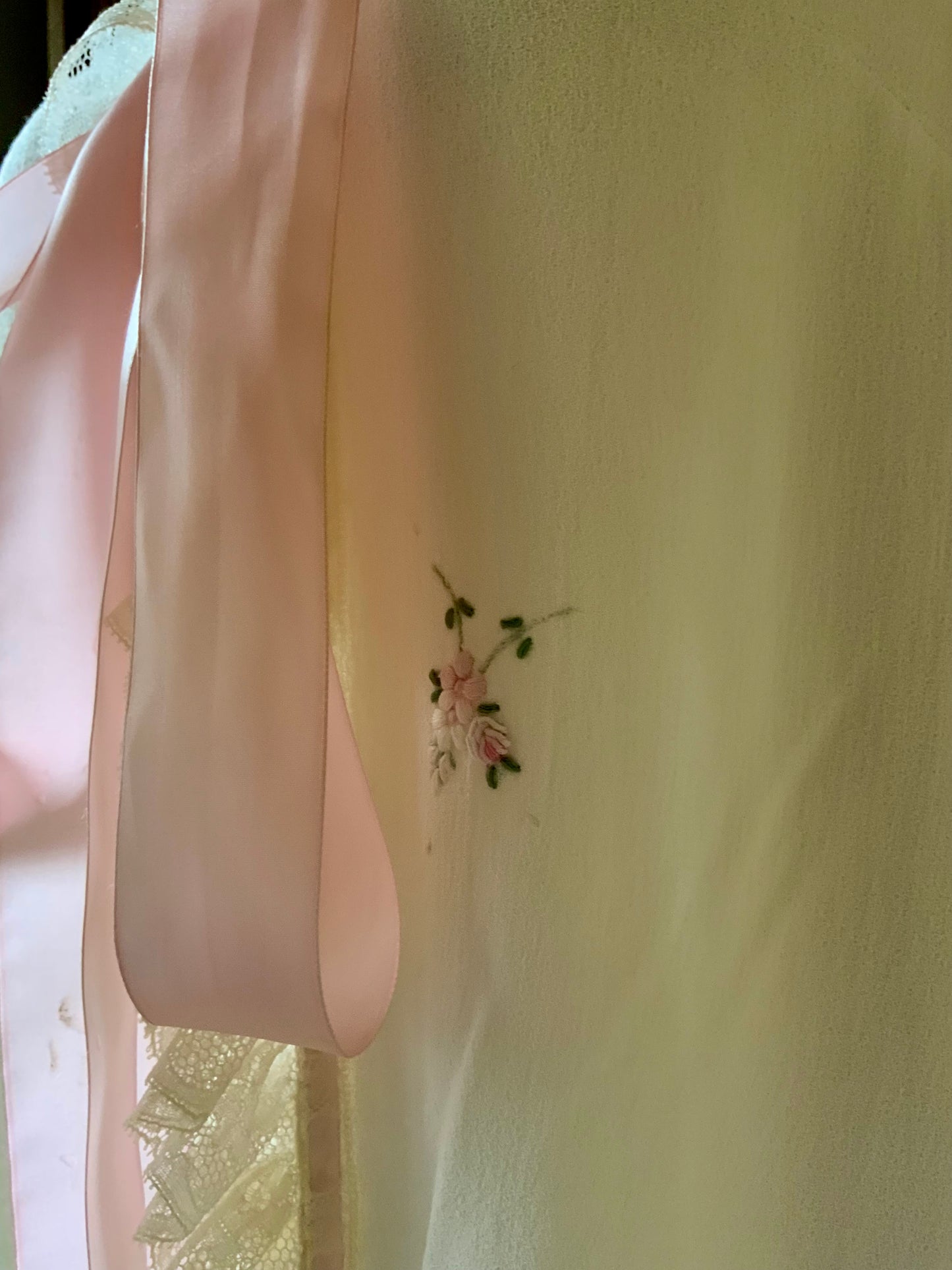 1950s Vintage Nylon Crepe Peignoir Robe Lace Ribbon Embroidered Boudoir Lingerie-50BF