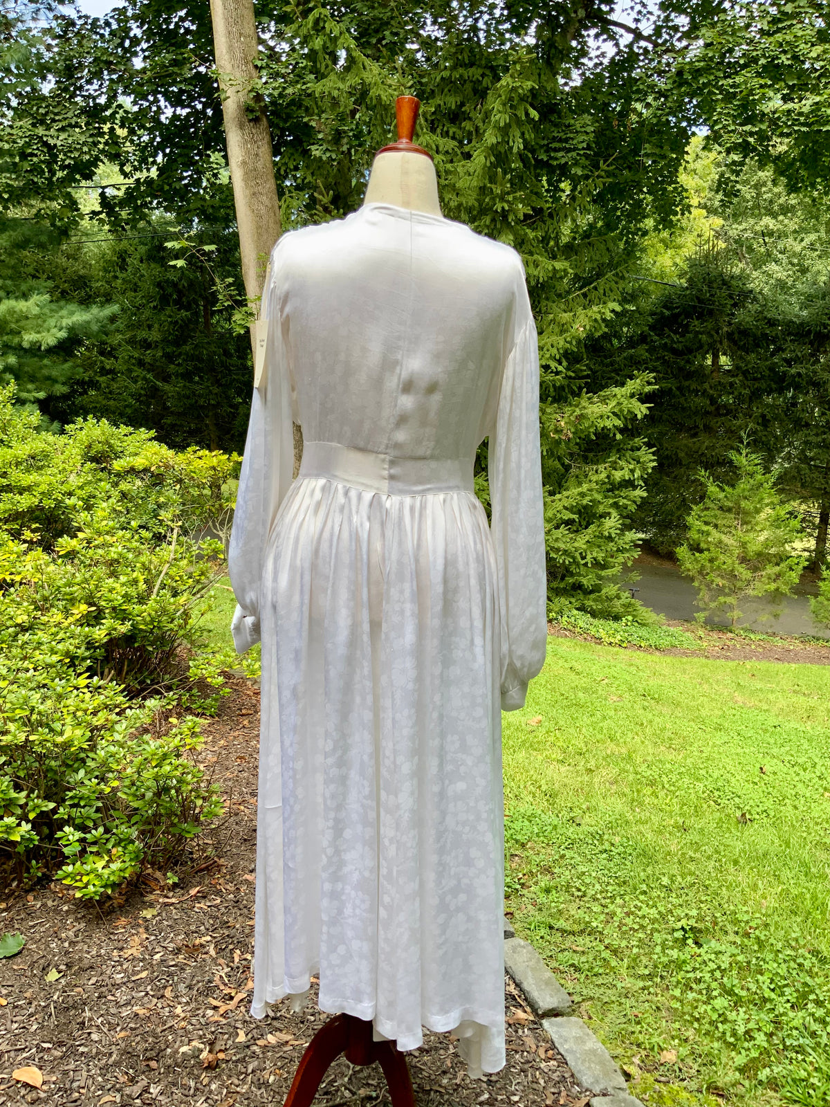 Vintage 1960s 1970s White Floral Jacquard Satin Robe with Pearl Buttons and Lace Appliqués.60R