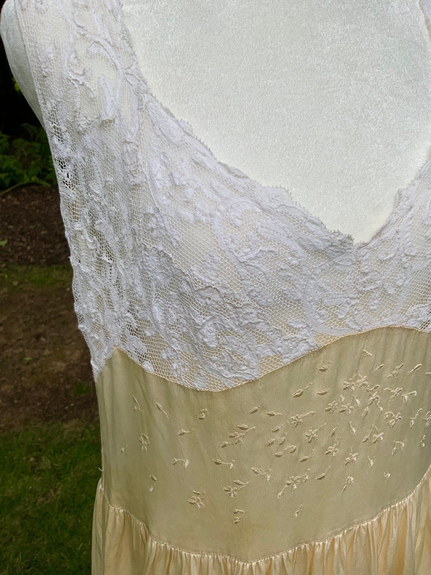 1930s Pure Silk and Lace Nightgown. Champagne Ivory Embroidered Gown. Romantic Bridal Slip Dress.30CG