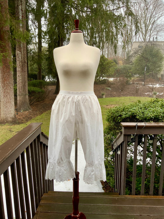 Edwardian White Cotton Bloomers with Broderie Anglaise Lace Hem – Antique Open Drawers Lingerie c.1905–1915-ED67
