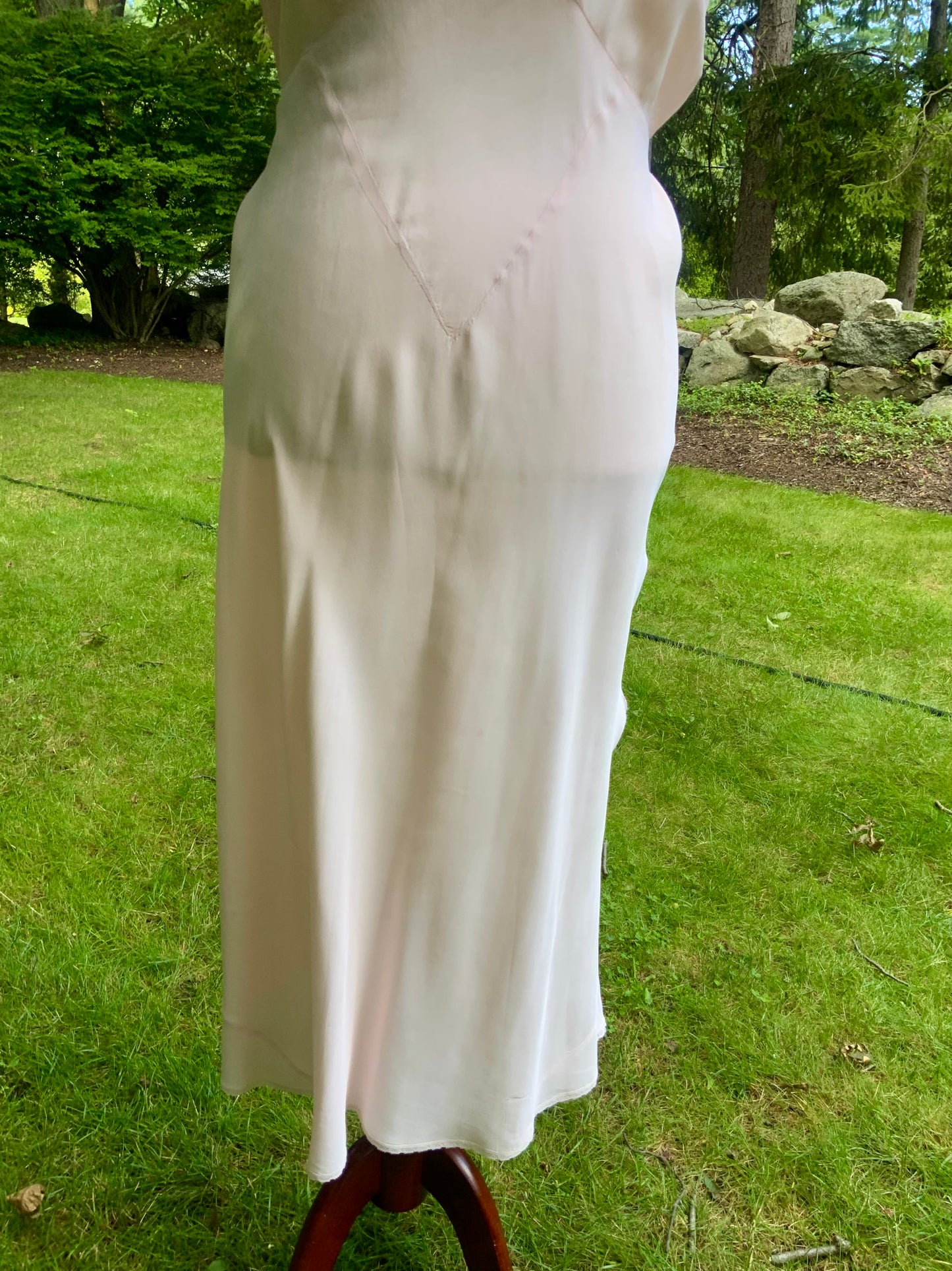 1930s Peach Embroidered Nightgown. Bias Cut Gown with Flutter Sleeves and Sash. Old Hollywood Lingerie.30CO.