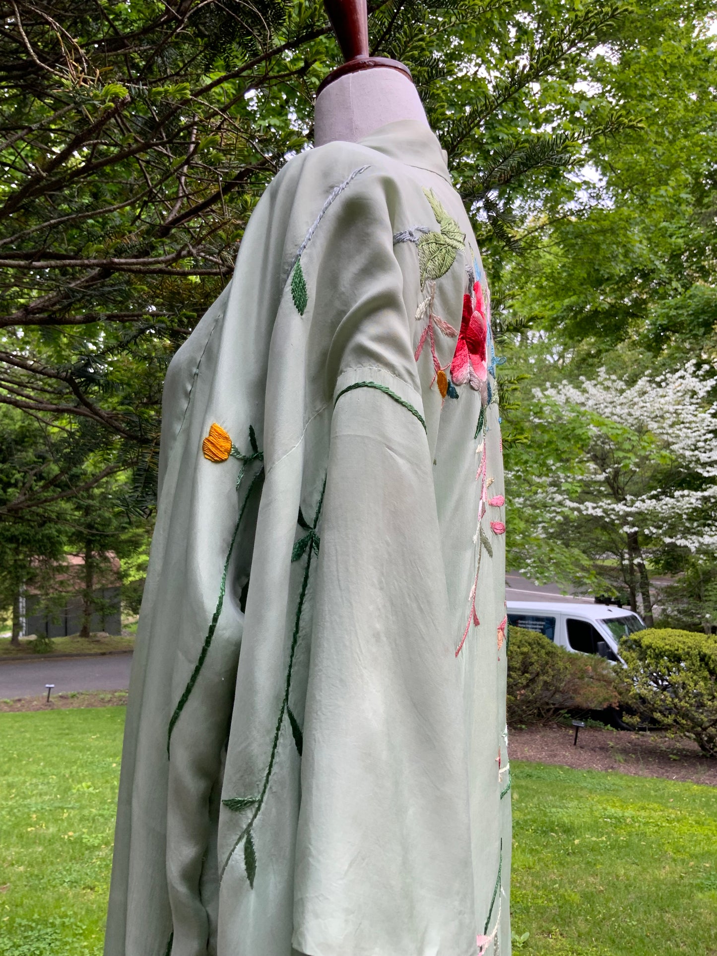 Vintage Japanese Silk Embroidered Kimono | Celadon Green Floral Robe
-40CD