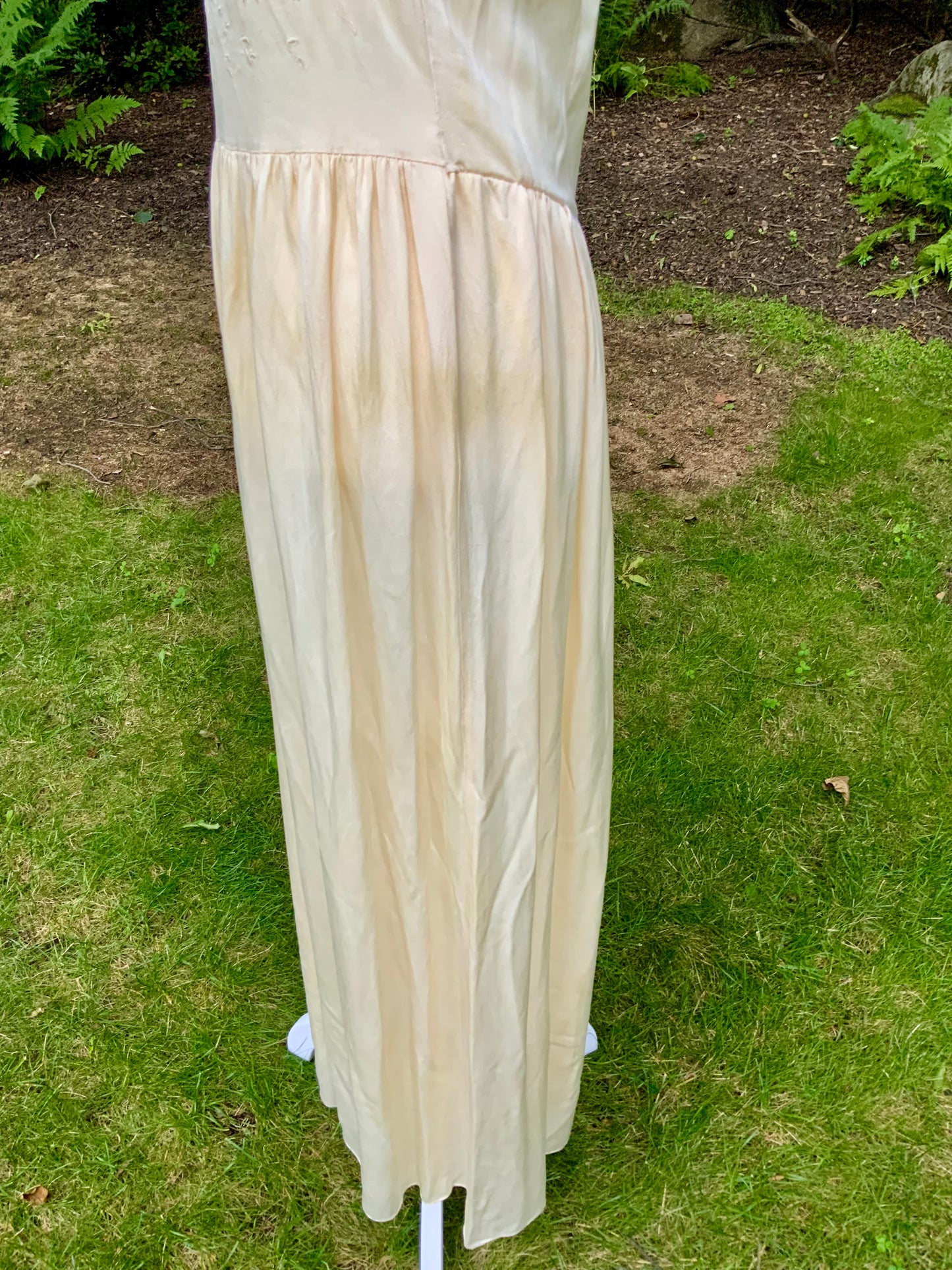 1930s Pure Silk and Lace Nightgown. Champagne Ivory Embroidered Gown. Romantic Bridal Slip Dress.30CG