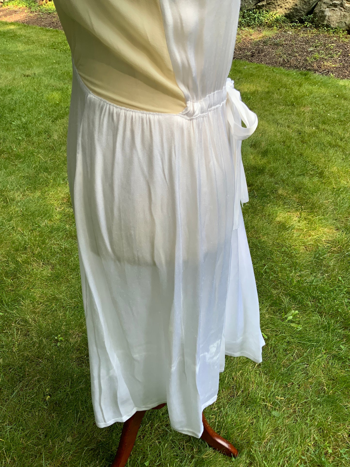 1930s Ivory Silk Chiffon and White Satin Boudoir Dress. Bridal Boudoir. 30cc