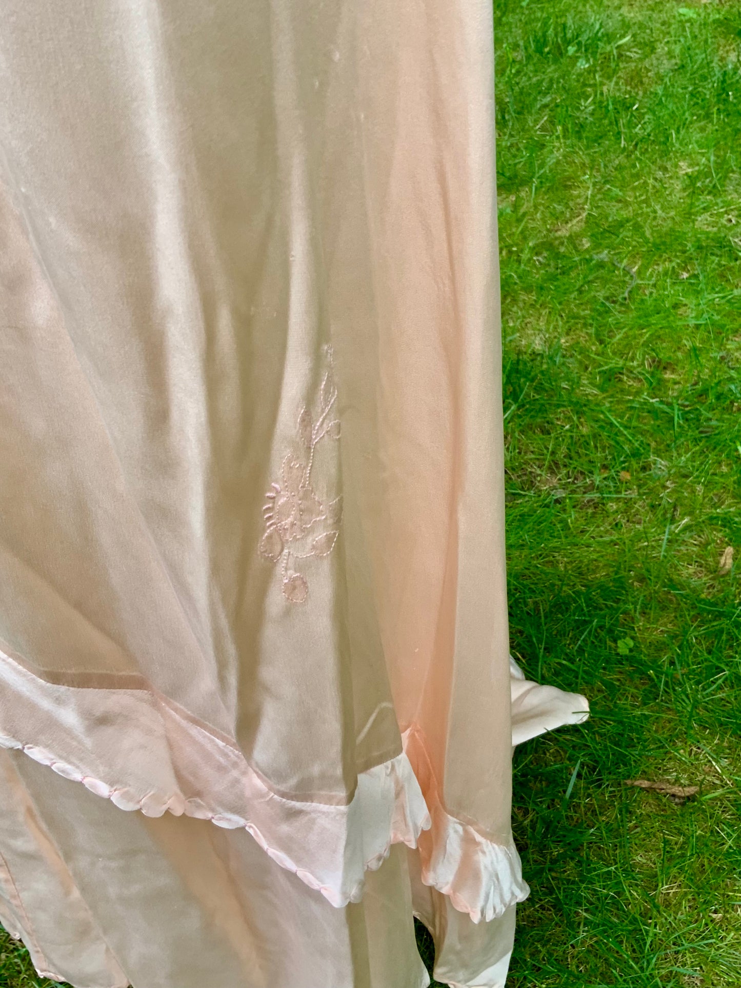 1930s Peach Silk Embroidered Gown with Train. Alternative Vintage Bridal Dress.30CF