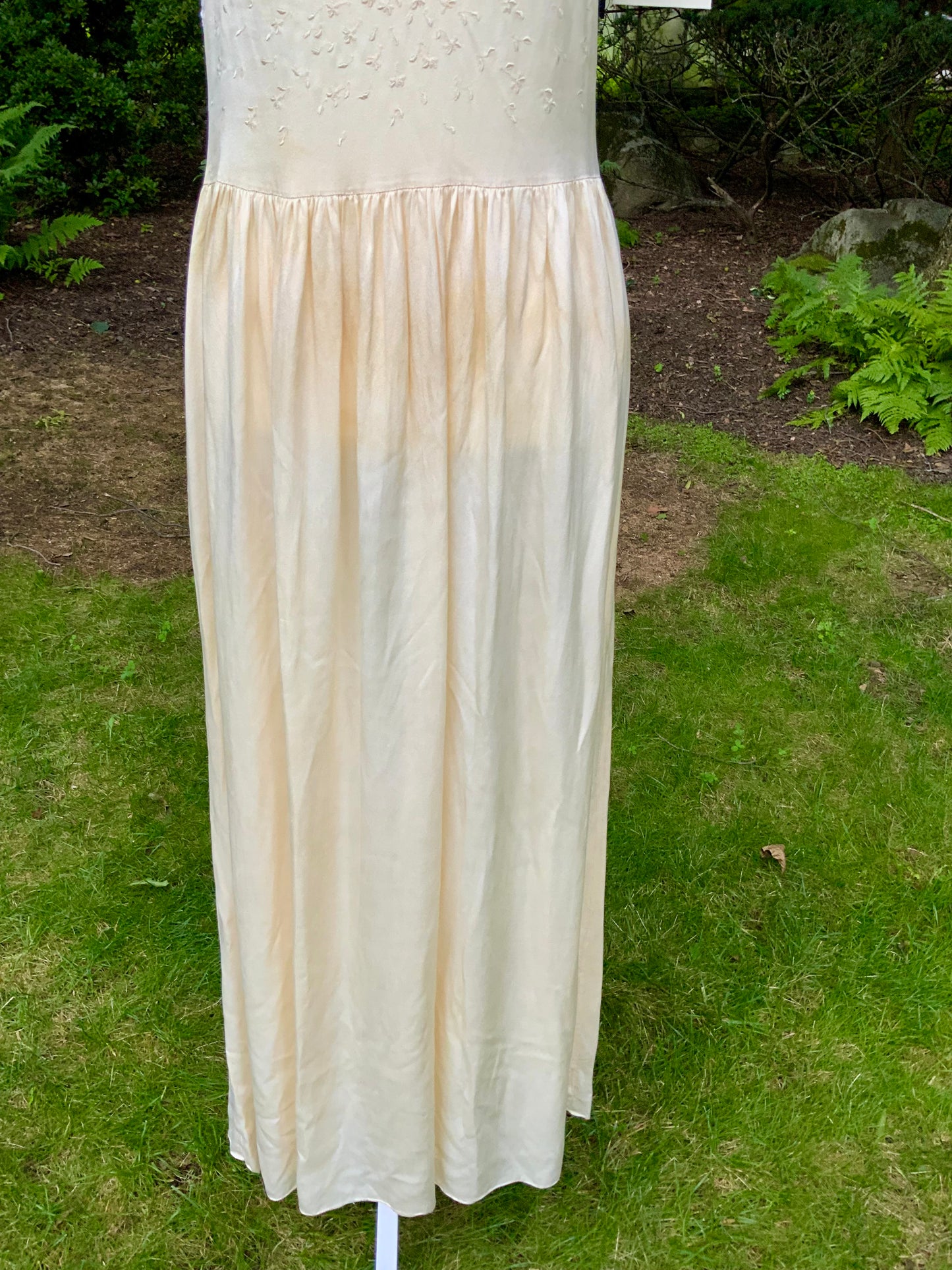 1930s Pure Silk and Lace Nightgown. Champagne Ivory Embroidered Gown. Romantic Bridal Slip Dress.30CG