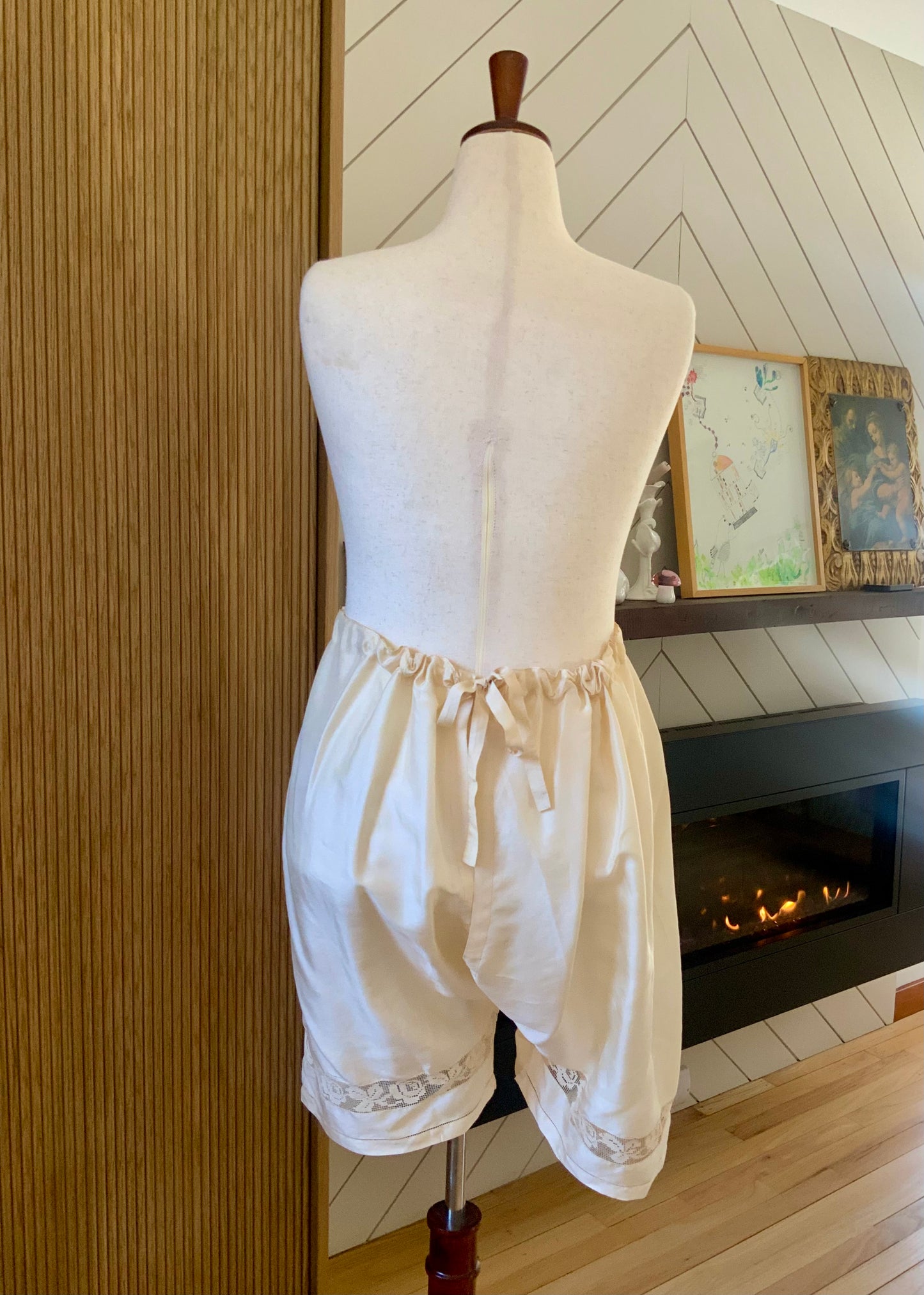 Edwardian Silk Pantalettes with Filet Lace • Antique Bloomers • Victorian Drawers • 1900s Boudoir Lingerie-ED52