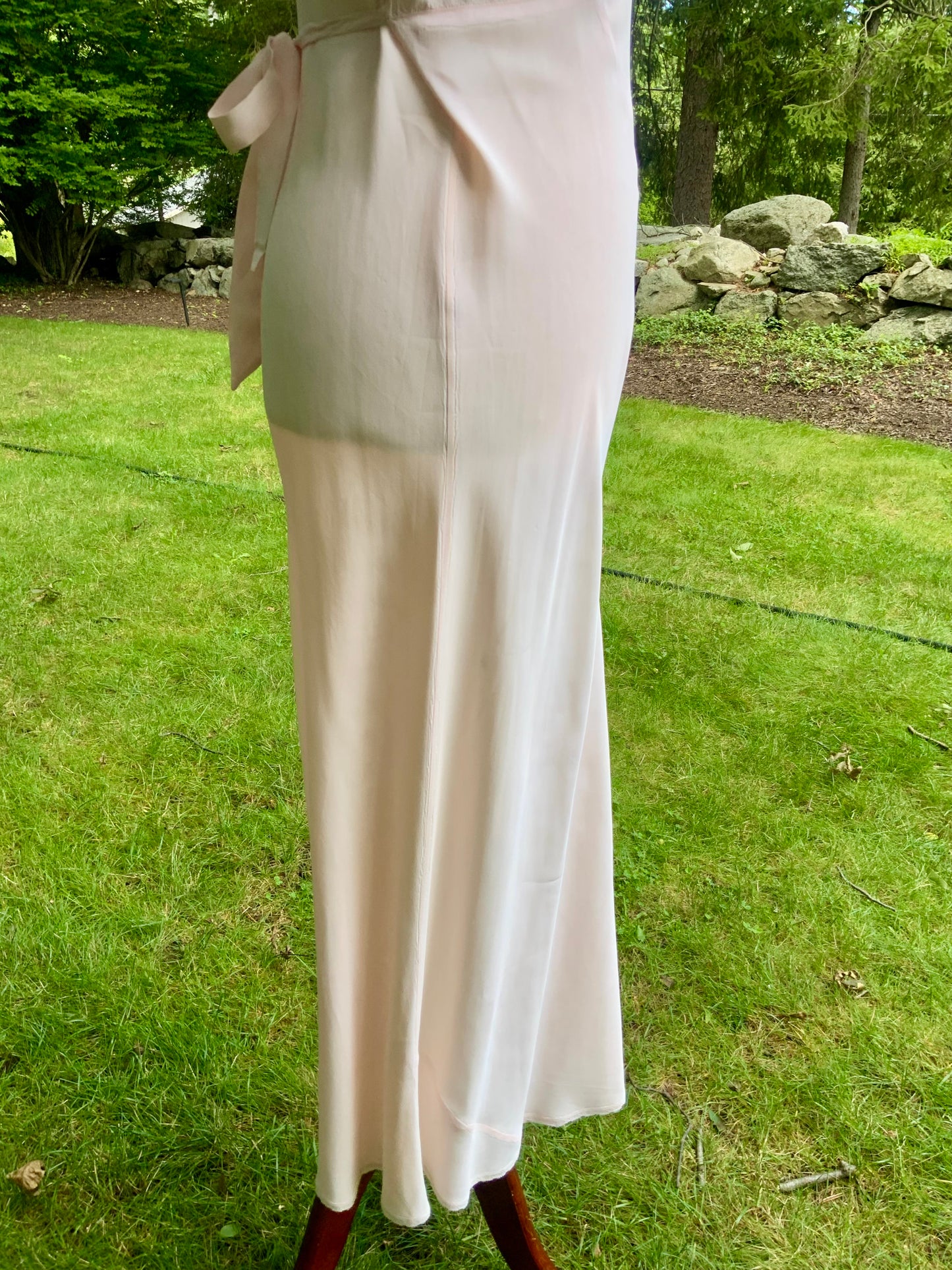 1930s Peach Embroidered Nightgown. Bias Cut Gown with Flutter Sleeves and Sash. Old Hollywood Lingerie.30CO.