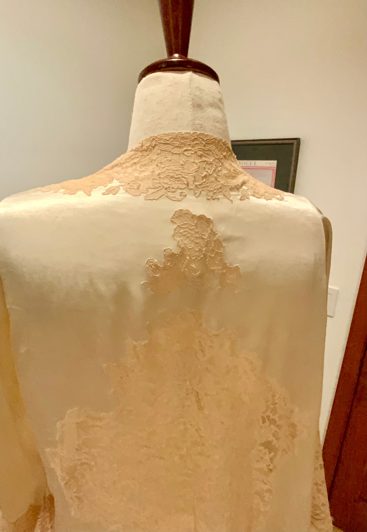 1930s Pure Silk & Lace Robe – Ivory Antique Peignoir with Hand – Luxury Vintage - 30AR