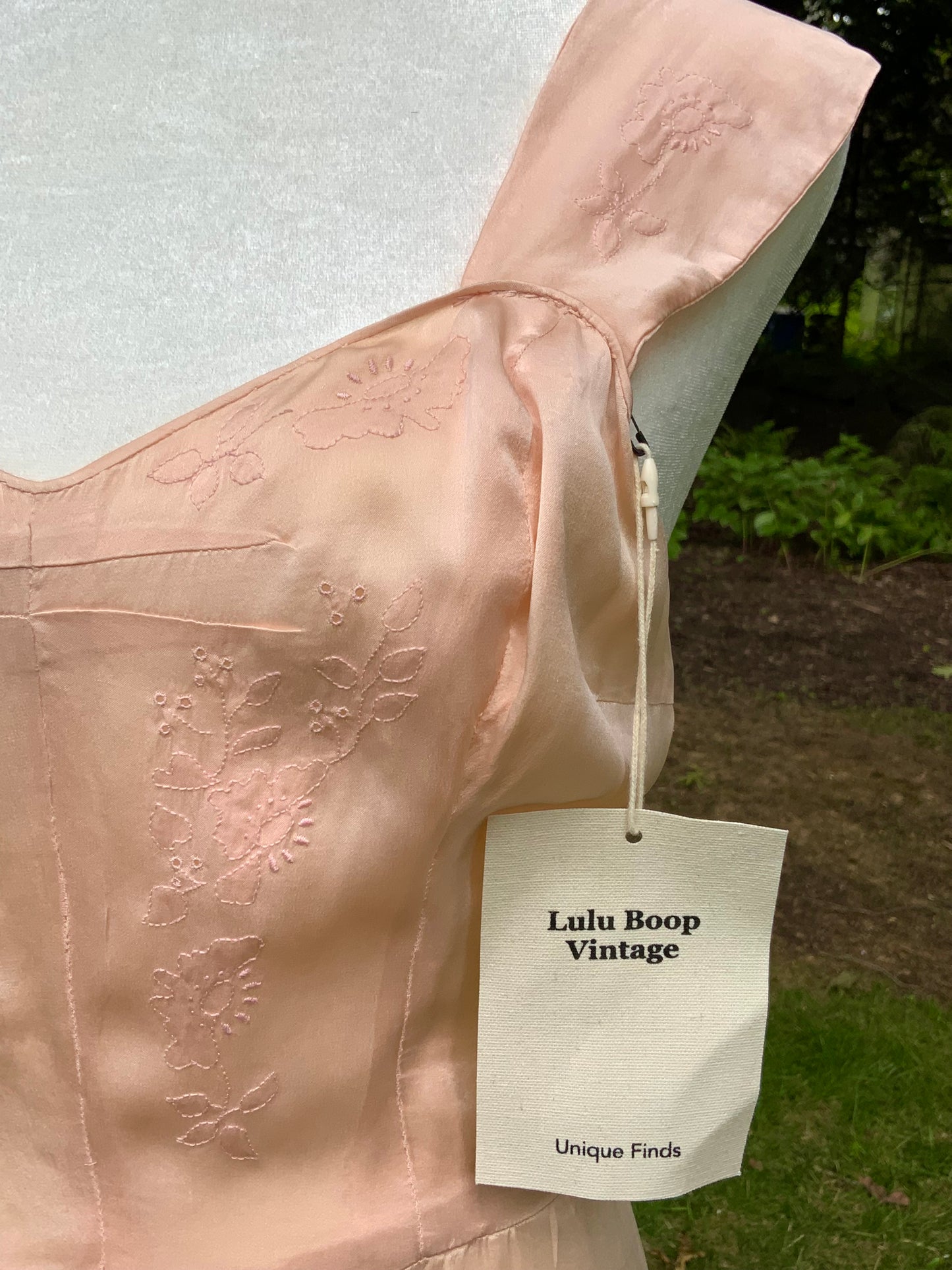 1930s Peach Silk Embroidered Gown with Train. Alternative Vintage Bridal Dress.30CF