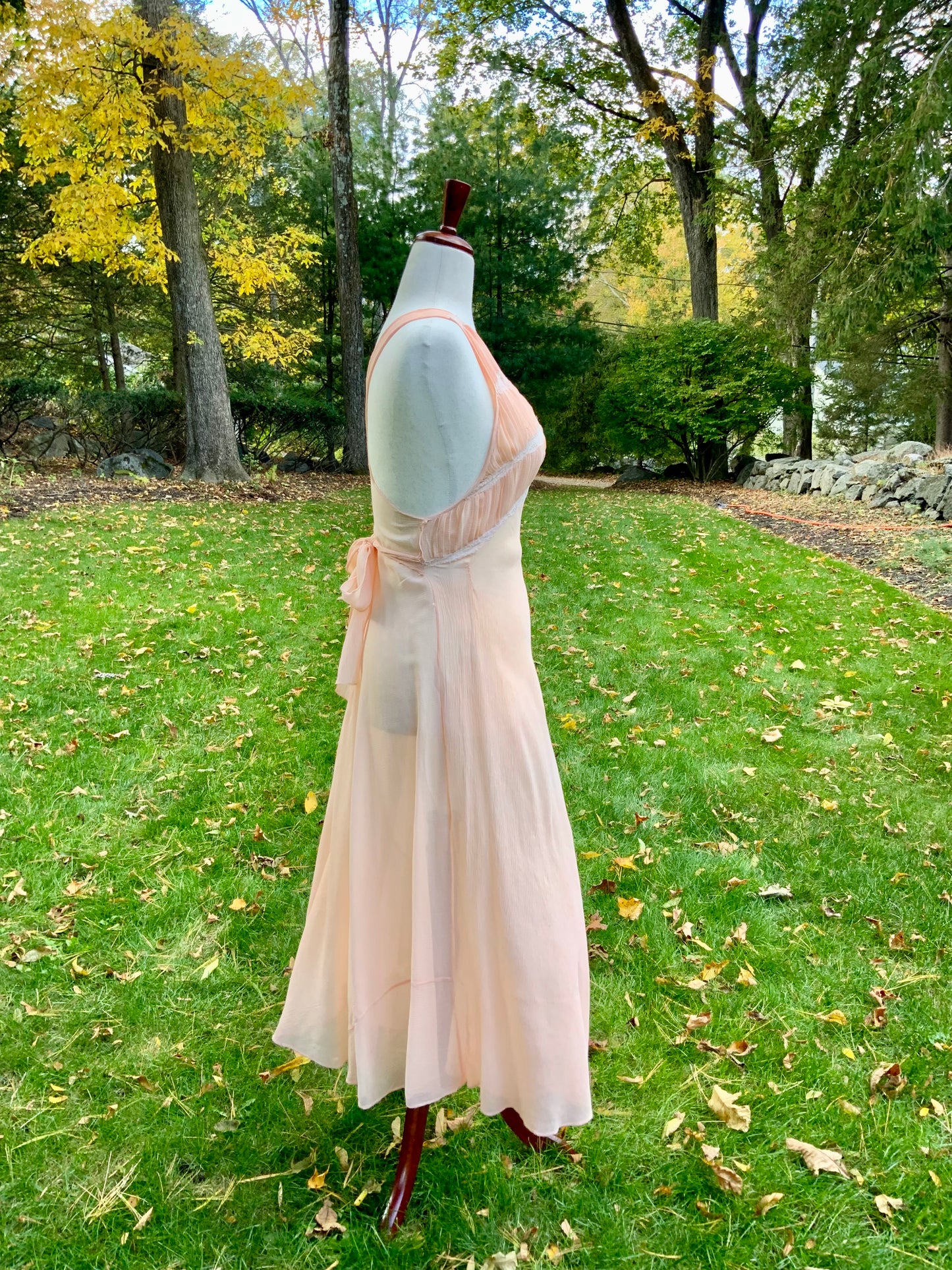 Untit 1930s Pleated Chiffon & Lace Silk Nightgown – Old Hollywood -1938/1942 - 30AN