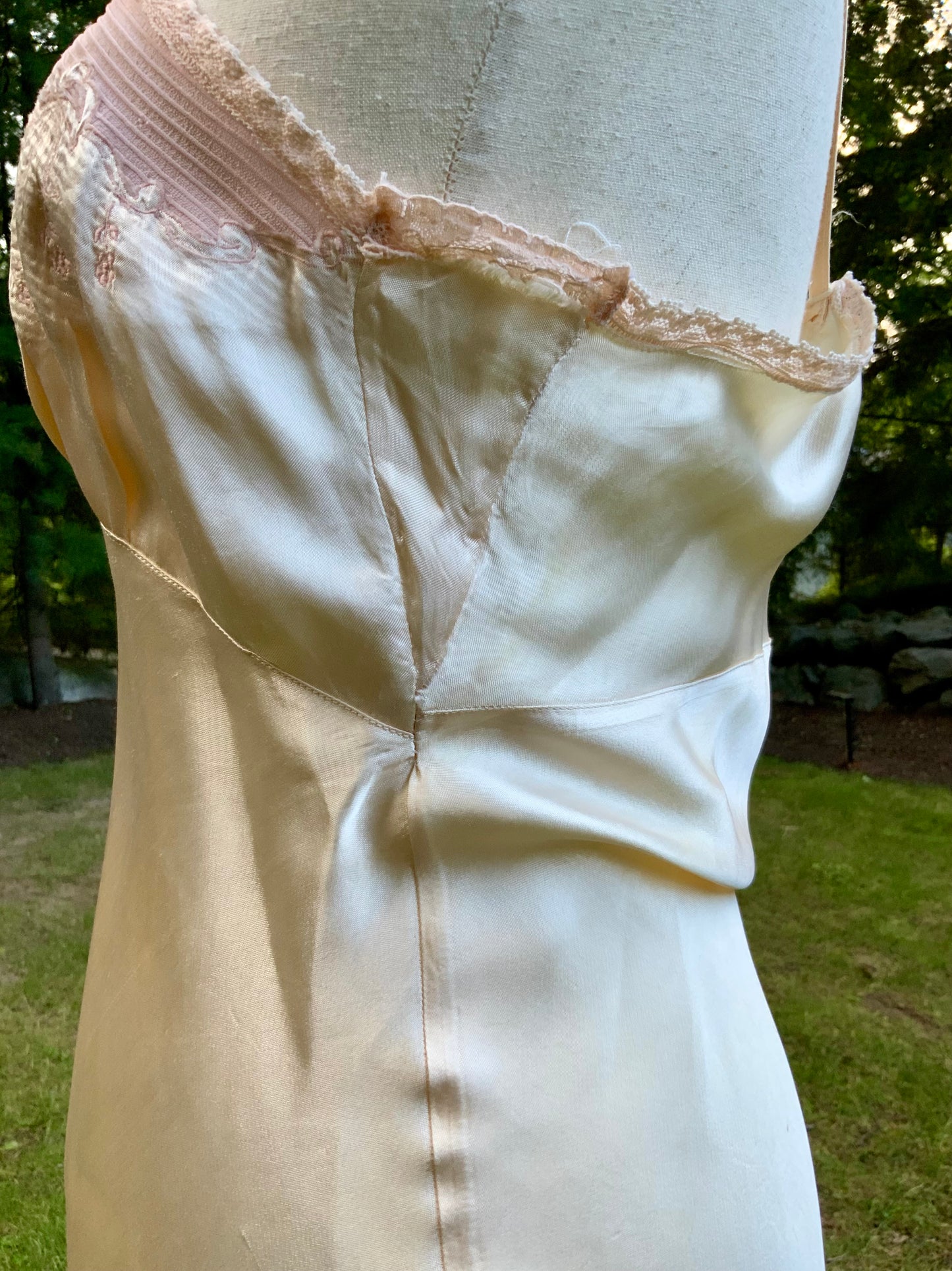 Late 1930s Peach Satin Slip Dress. Blush Pink Bodice. Floral Embroidery. Luxury Vintage Lingerie-40BR