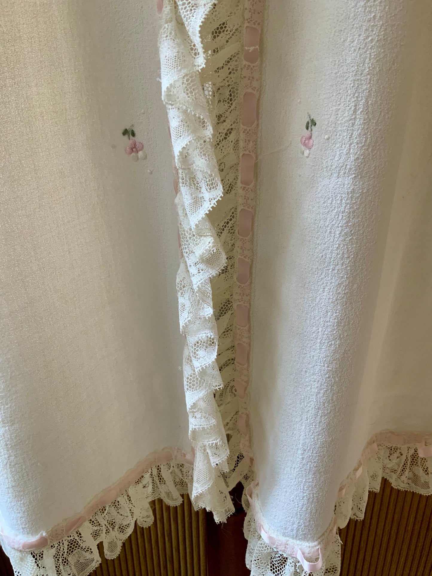 1950s Vintage Nylon Crepe Peignoir Robe Lace Ribbon Embroidered Boudoir Lingerie-50BF