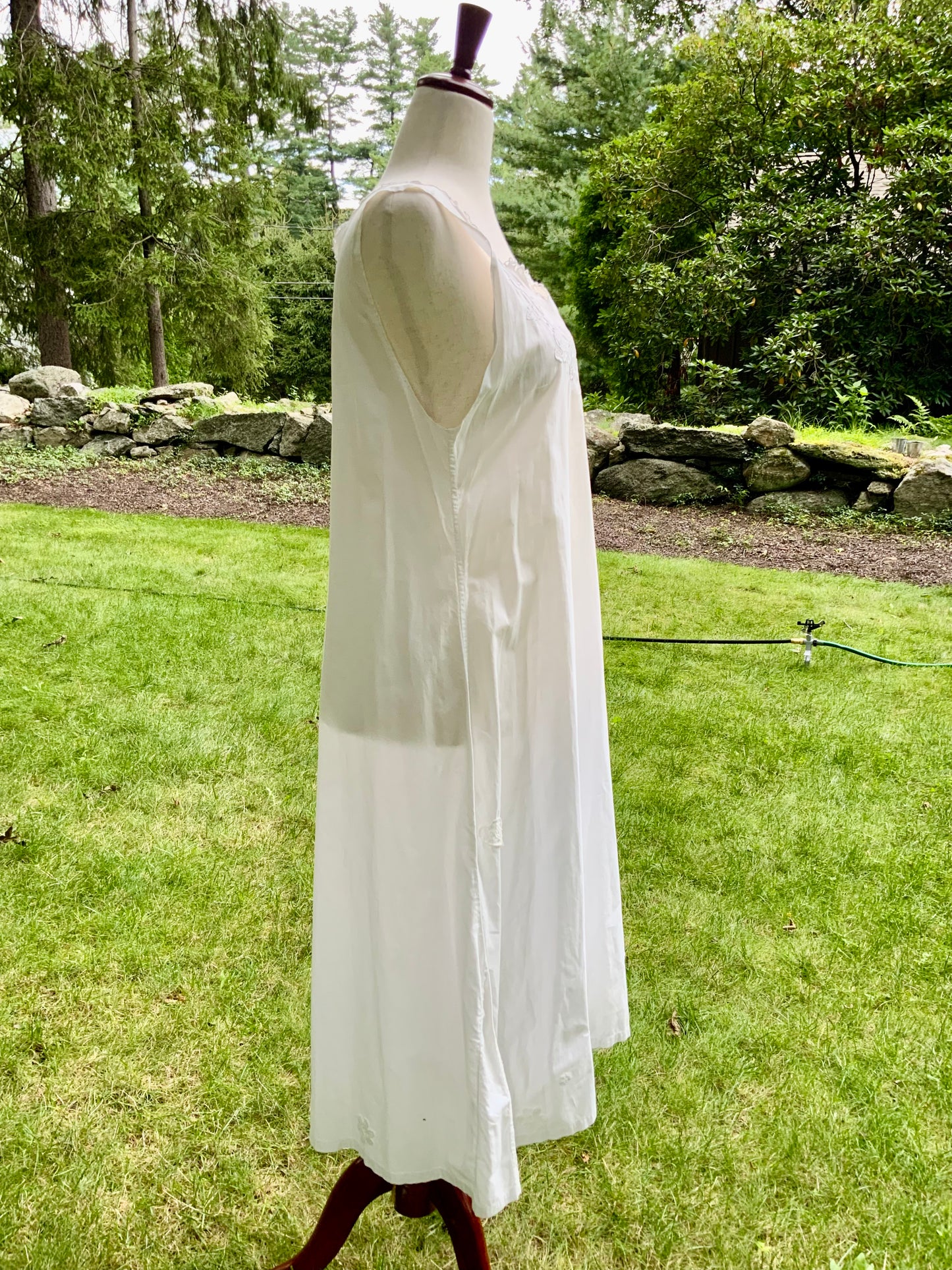 Late Edwardian White Cotton Nightgown. Antique Embroidered Cutwork Dress. Circa 1910s.ED100