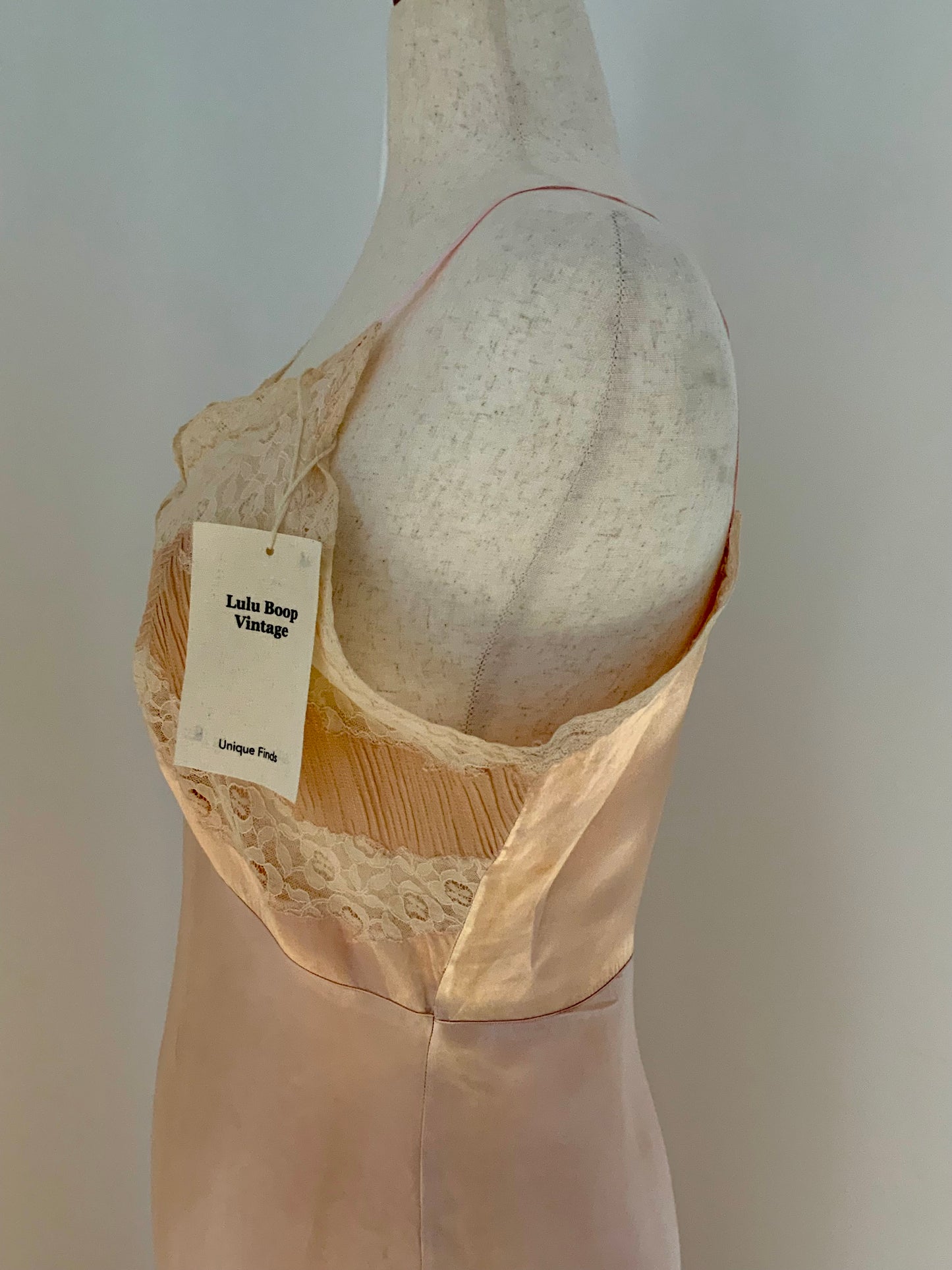 1940sVintage Hand-Dyed Satin Lace Slip Dress – Blush Peach with Satin Ribbon
- 40AA