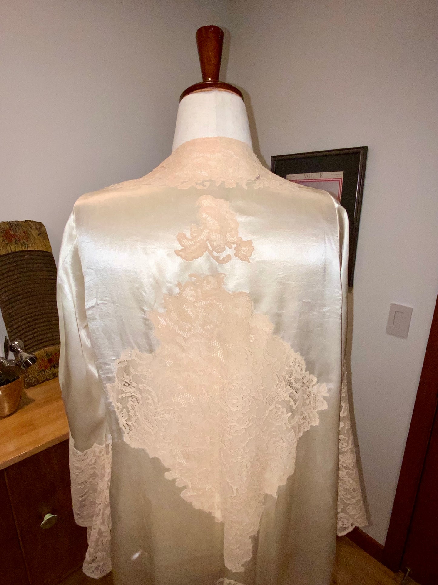 1930s Pure Silk & Lace Robe – Ivory Antique Peignoir with Hand – Luxury Vintage - 30AR