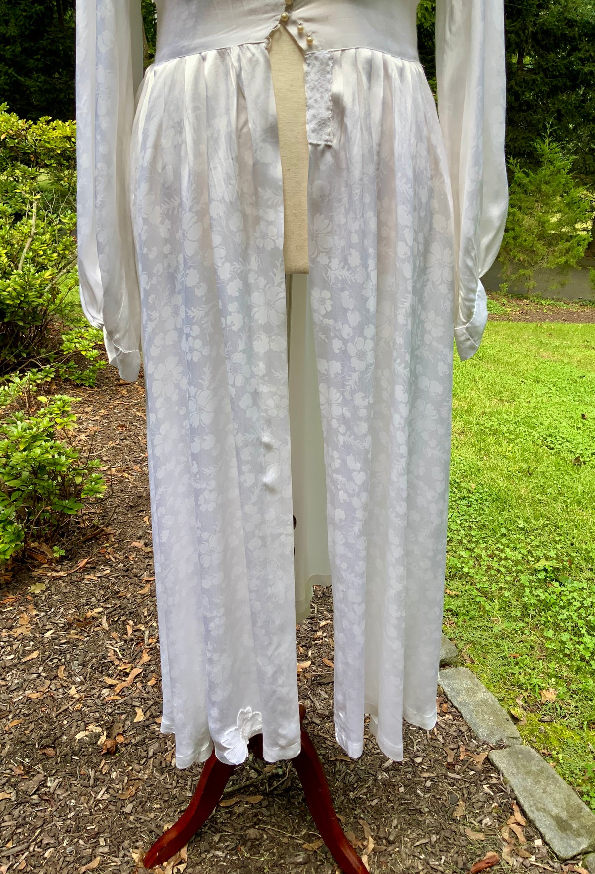 Vintage 1960s 1970s White Floral Jacquard Satin Robe with Pearl Buttons and Lace Appliqués.60R