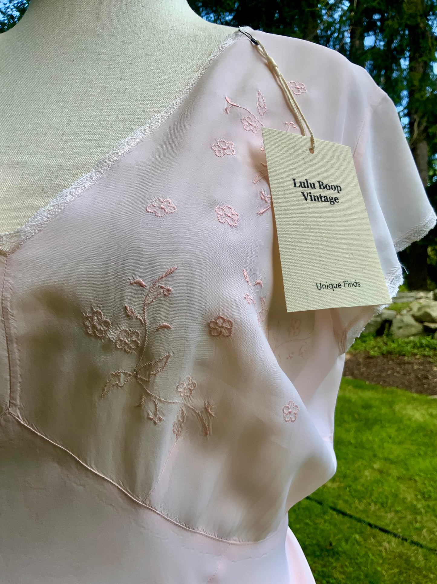 1930s Peach Embroidered Nightgown. Bias Cut Gown with Flutter Sleeves and Sash. Old Hollywood Lingerie.30CO.