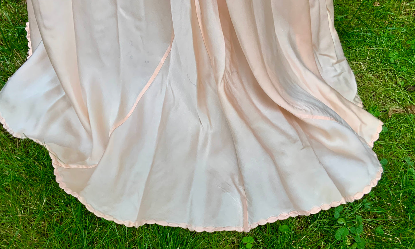 1930s Peach Silk Embroidered Gown with Train. Alternative Vintage Bridal Dress.30CF