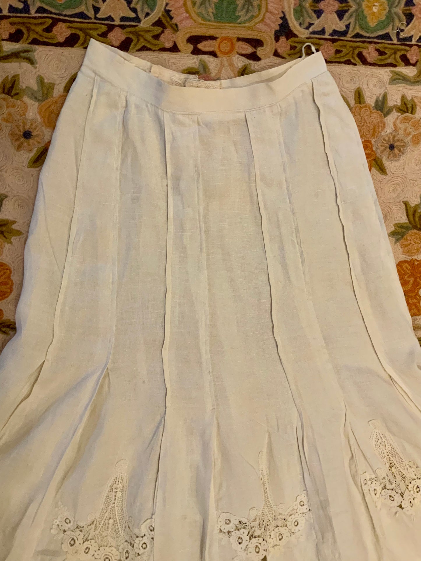 Edwardian Cotton Skirt with Crochet Lace Appliqués –1900s- ED25