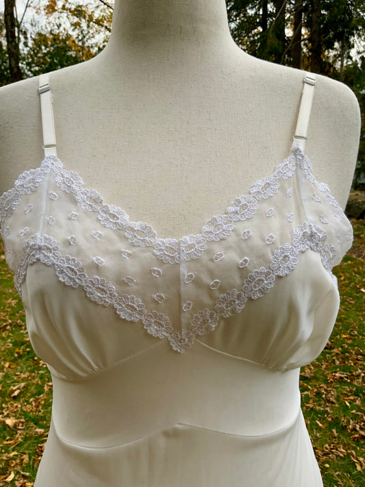 White Nylon & Lace Slip Dress | Mid-Century Lingerie | Pleated Tulle Hem | 50s- 50BR
