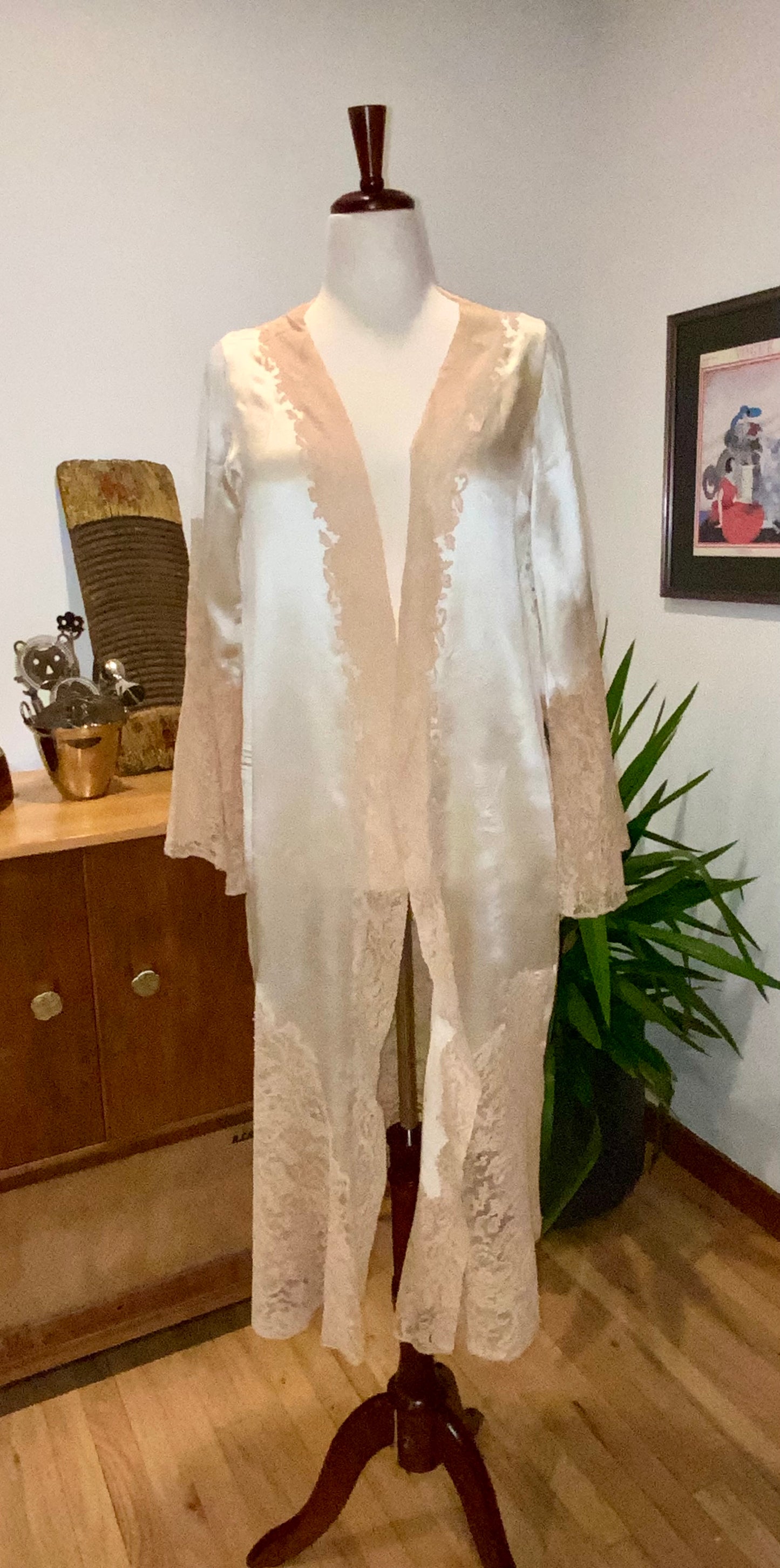 1930s Pure Silk & Lace Robe – Ivory Antique Peignoir with Hand – Luxury Vintage - 30AR