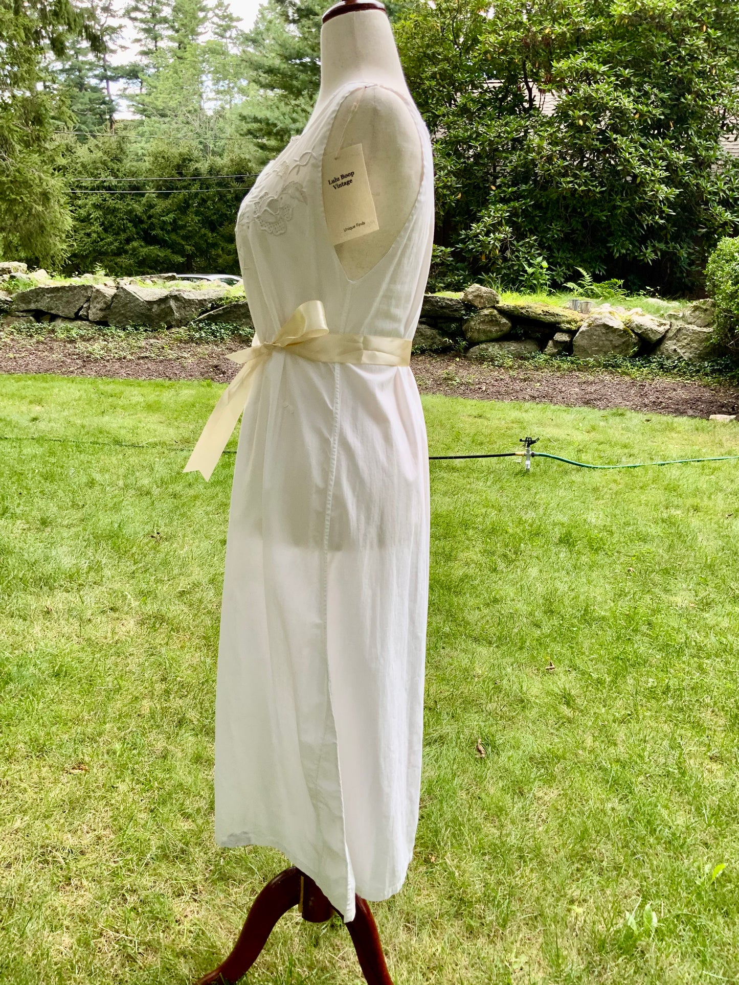 Late Edwardian White Cotton Nightgown. Antique Embroidered Cutwork Dress. Circa 1910s.ED100