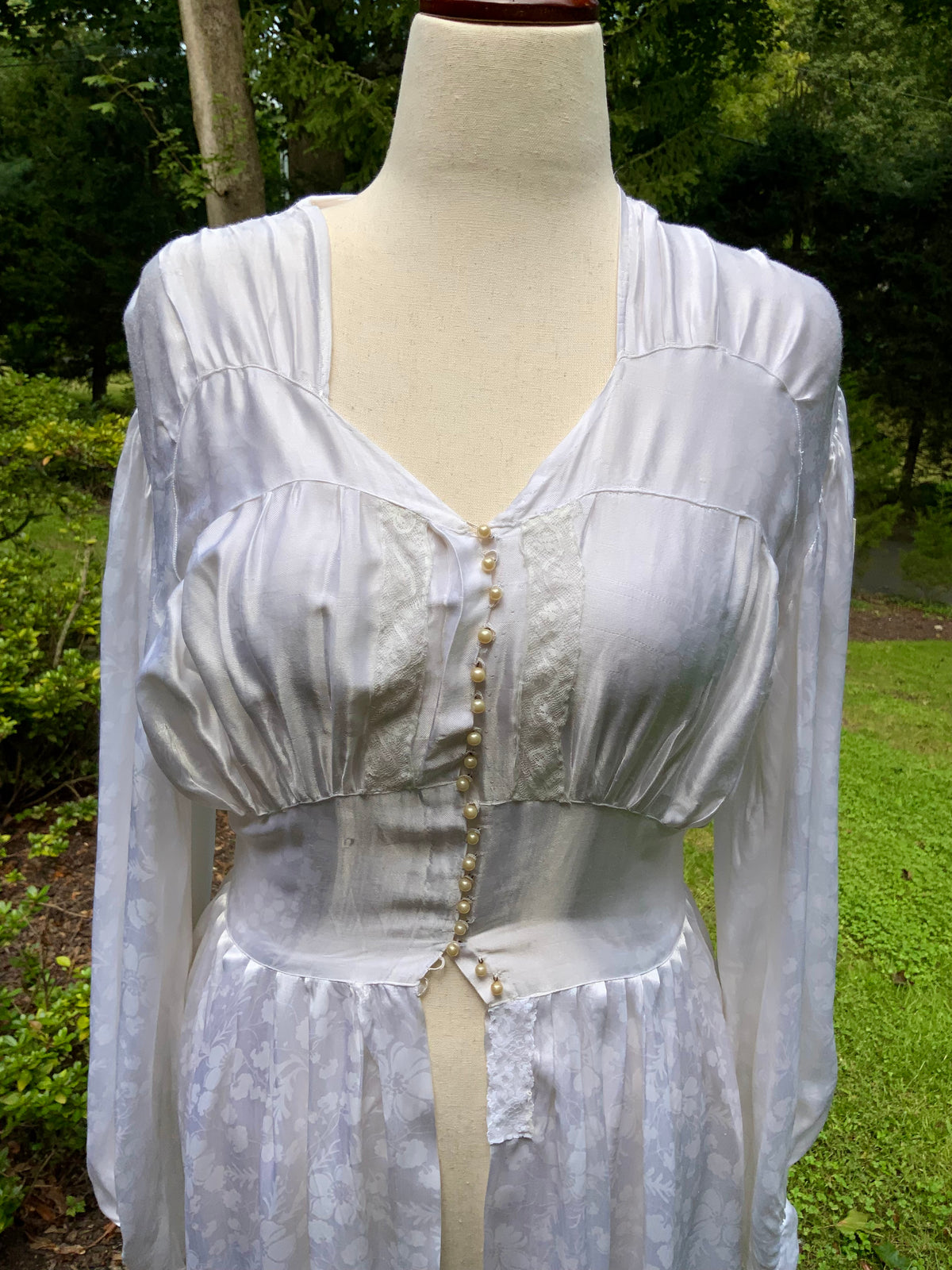 Vintage 1960s 1970s White Floral Jacquard Satin Robe with Pearl Buttons and Lace Appliqués.60R