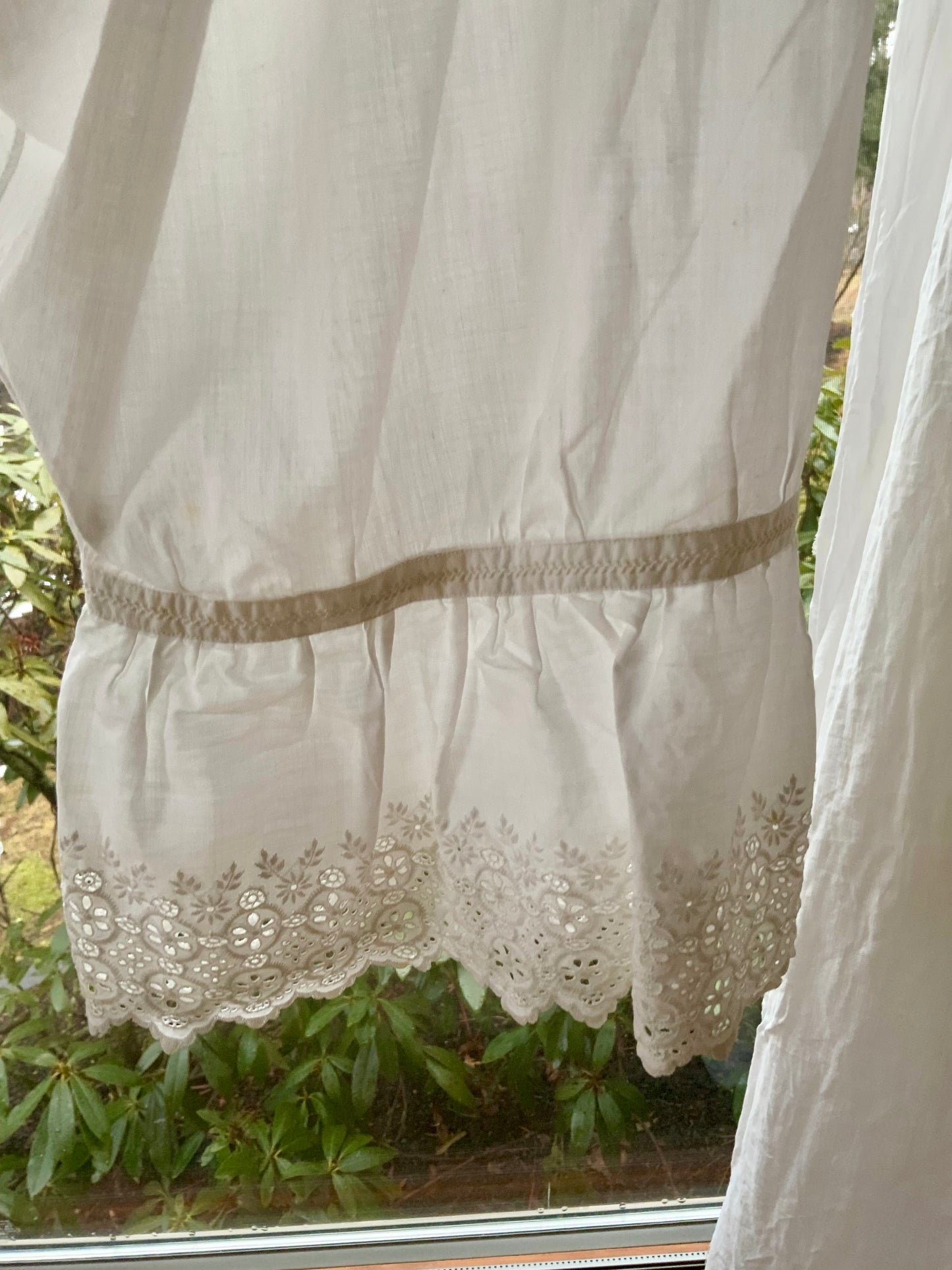 Edwardian White Cotton Bloomers with Broderie Anglaise Lace Hem – Antique Open Drawers Lingerie c.1905–1915-ED67