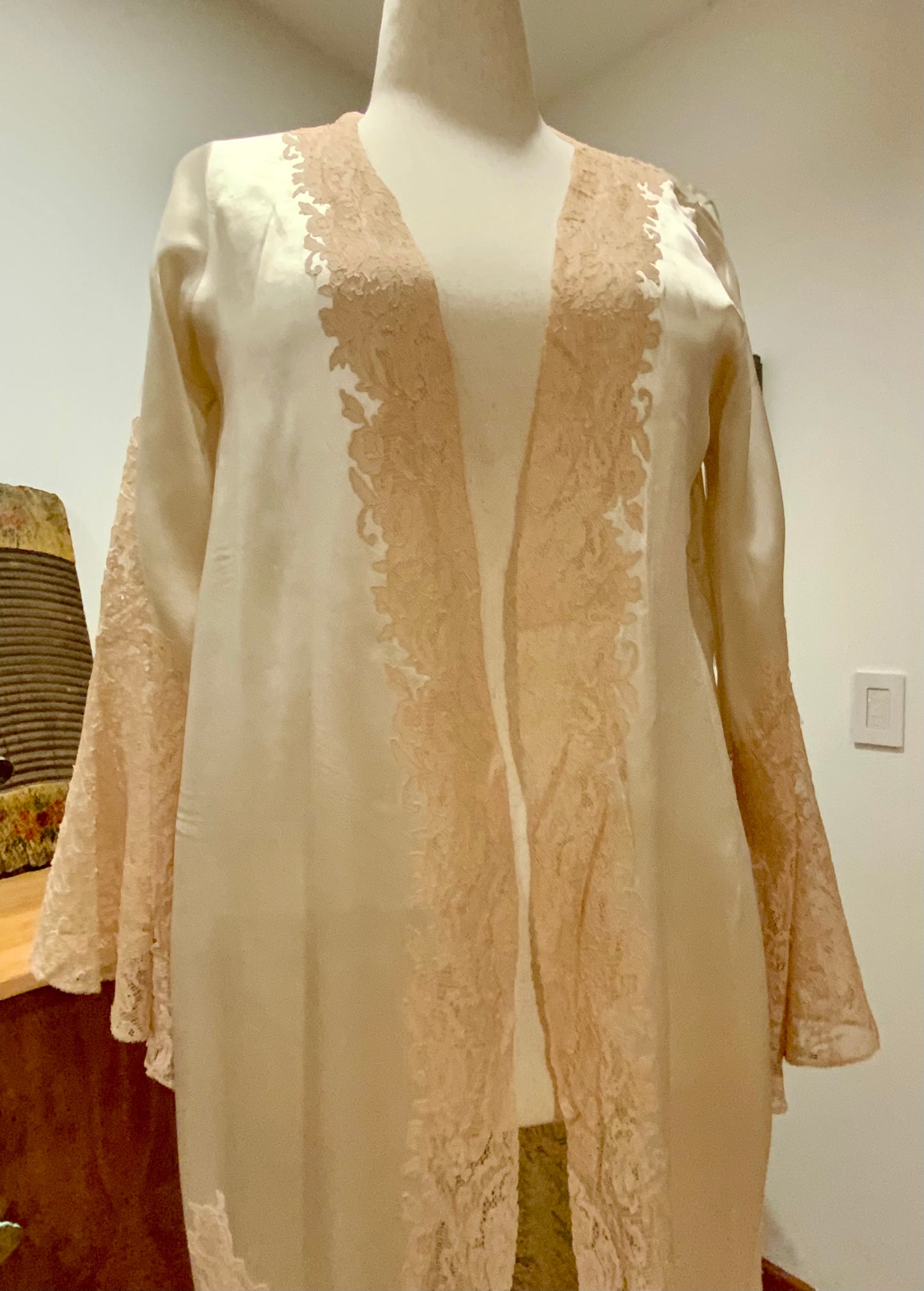 1930s Pure Silk & Lace Robe – Ivory Antique Peignoir with Hand – Luxury Vintage - 30AR