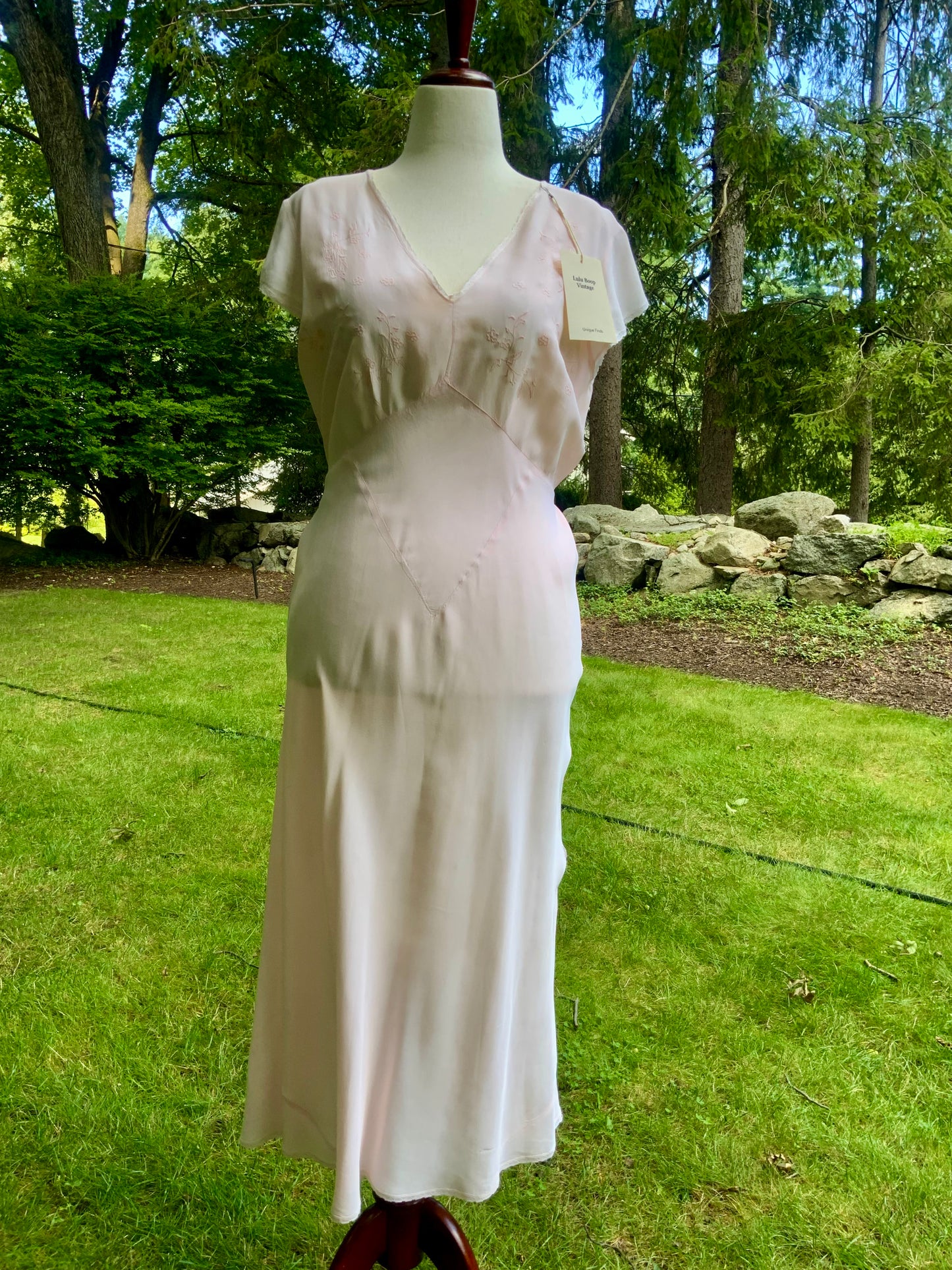 1930s Peach Embroidered Nightgown. Bias Cut Gown with Flutter Sleeves and Sash. Old Hollywood Lingerie.30CO.