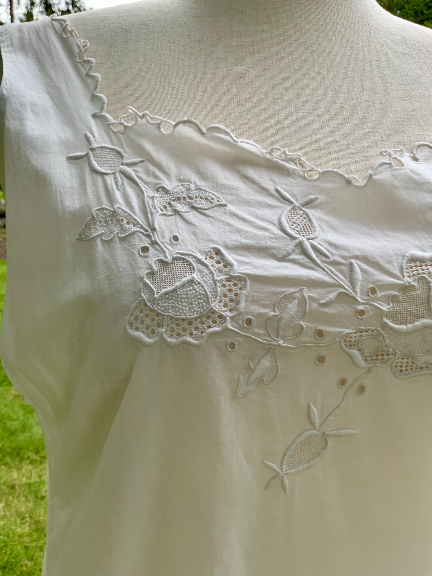 Late Edwardian White Cotton Nightgown. Antique Embroidered Cutwork Dress. Circa 1910s.ED100