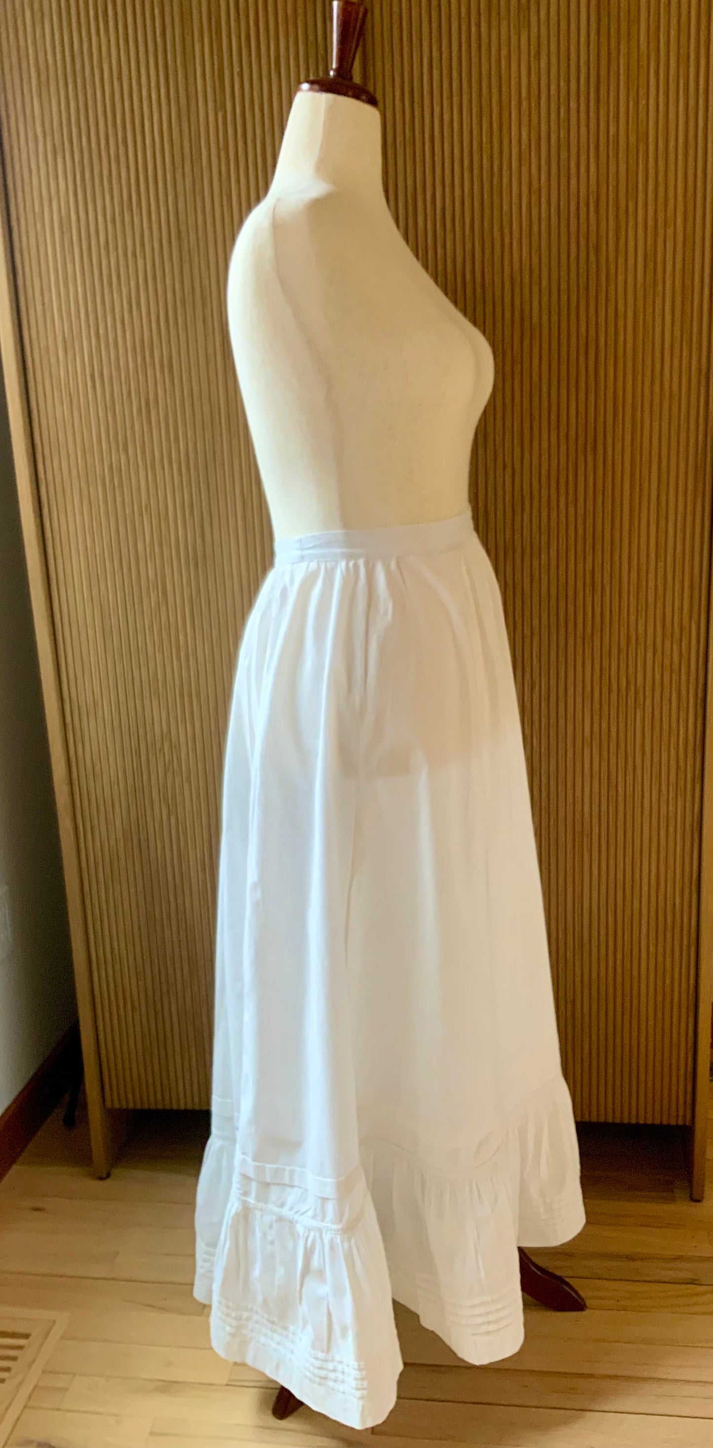 Antique Edwardian White Cotton Petticoat Skirt with Hand-Applied Vintage Appliqués-ED75